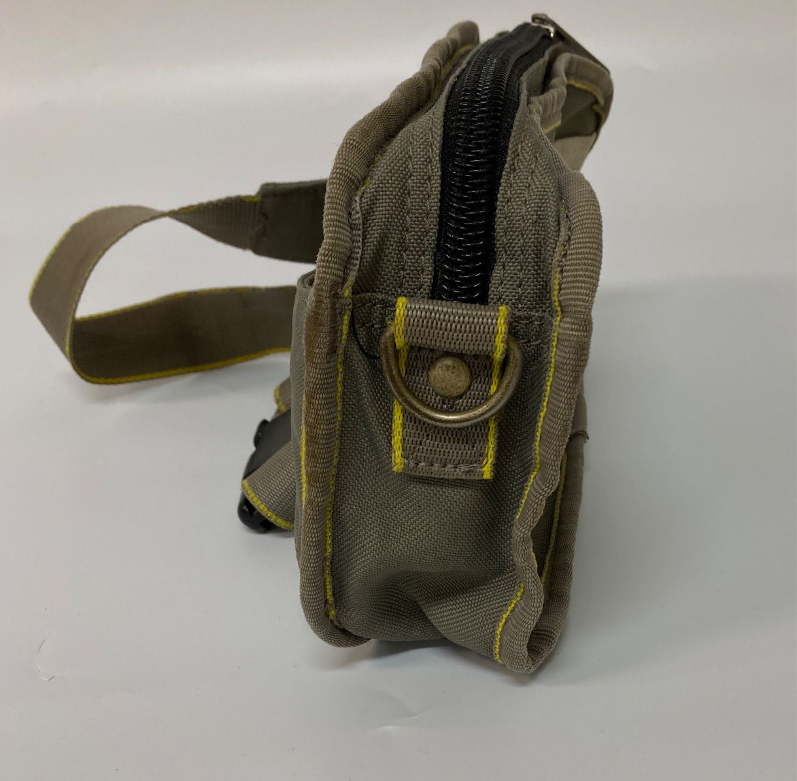 クロスボディバッグ