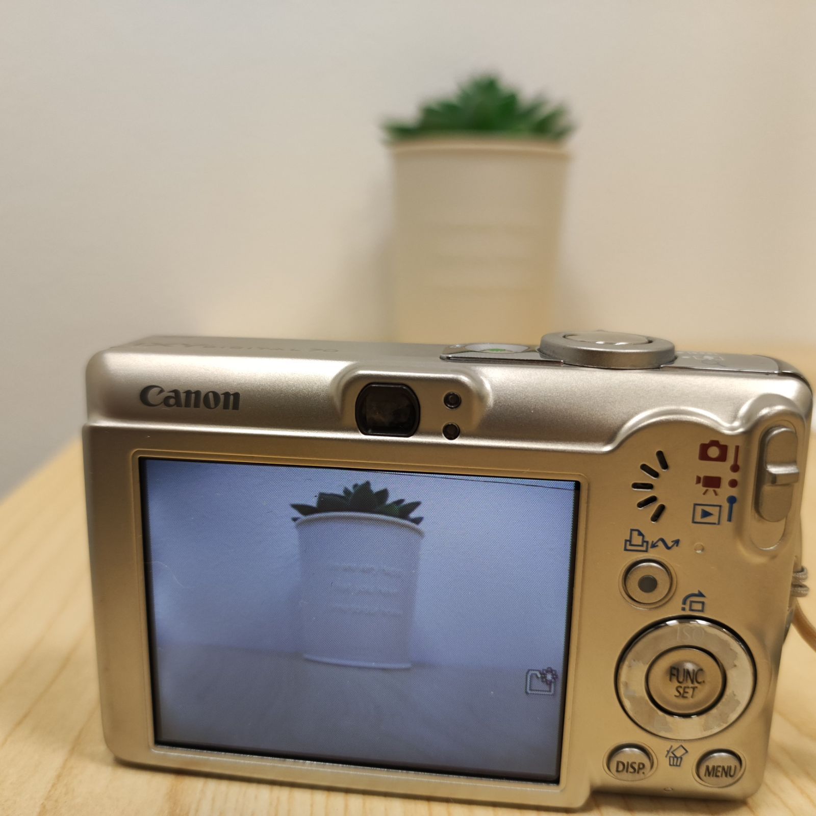 人気商品！】 Canon ケース付き デジカメ PC1193 DIGITAL70 IXY