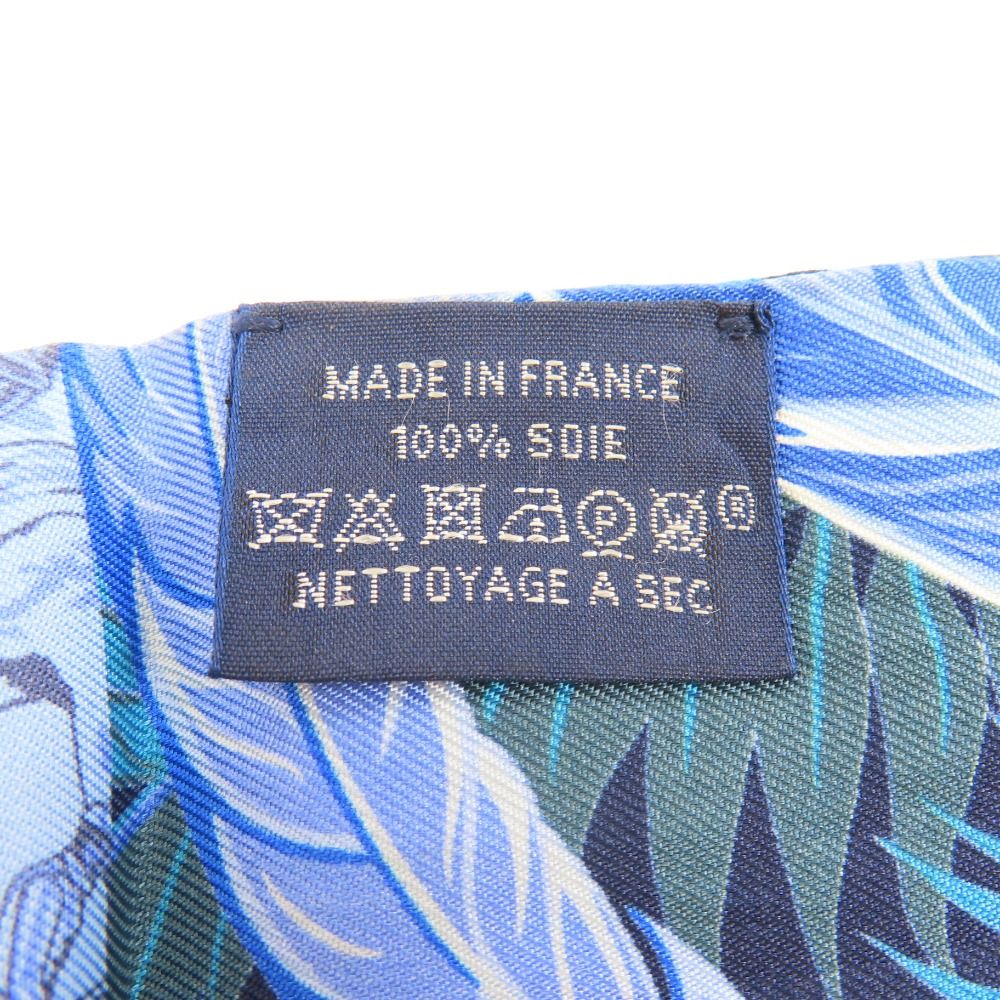 美品HERMES エルメスのツイリースカーフです。 エルメスツイリー ド レ ブックル 刺繍 ブルー/ブラン/マリン