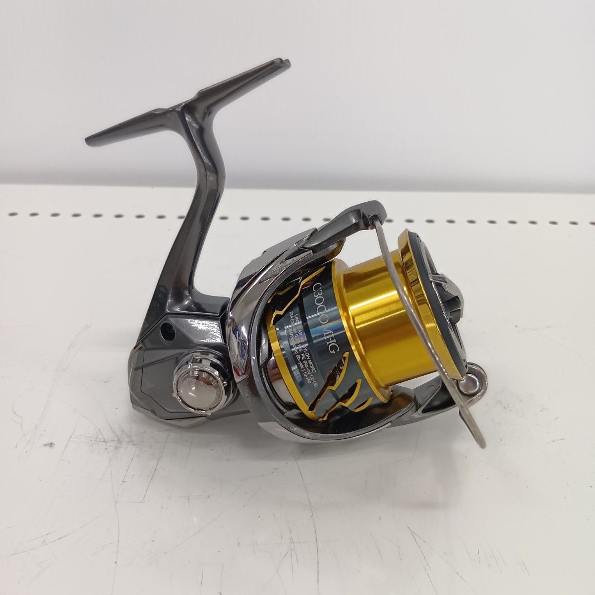 SHIMANO - SHIMANO シマノ 04141 釣り用品 リール スピニングリール 20ツインパワーC3000MHG キズ有 程度C SHIMANO シマノ 04141 釣り用品 リール スピニングリール 20
