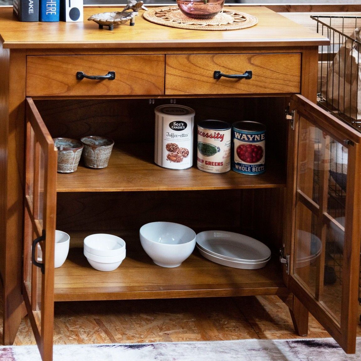 天然木 アンティーク調 キャビネット 上段引出2個 両面ガラス扉 幅80cm リビング収納 食器棚 収納家具