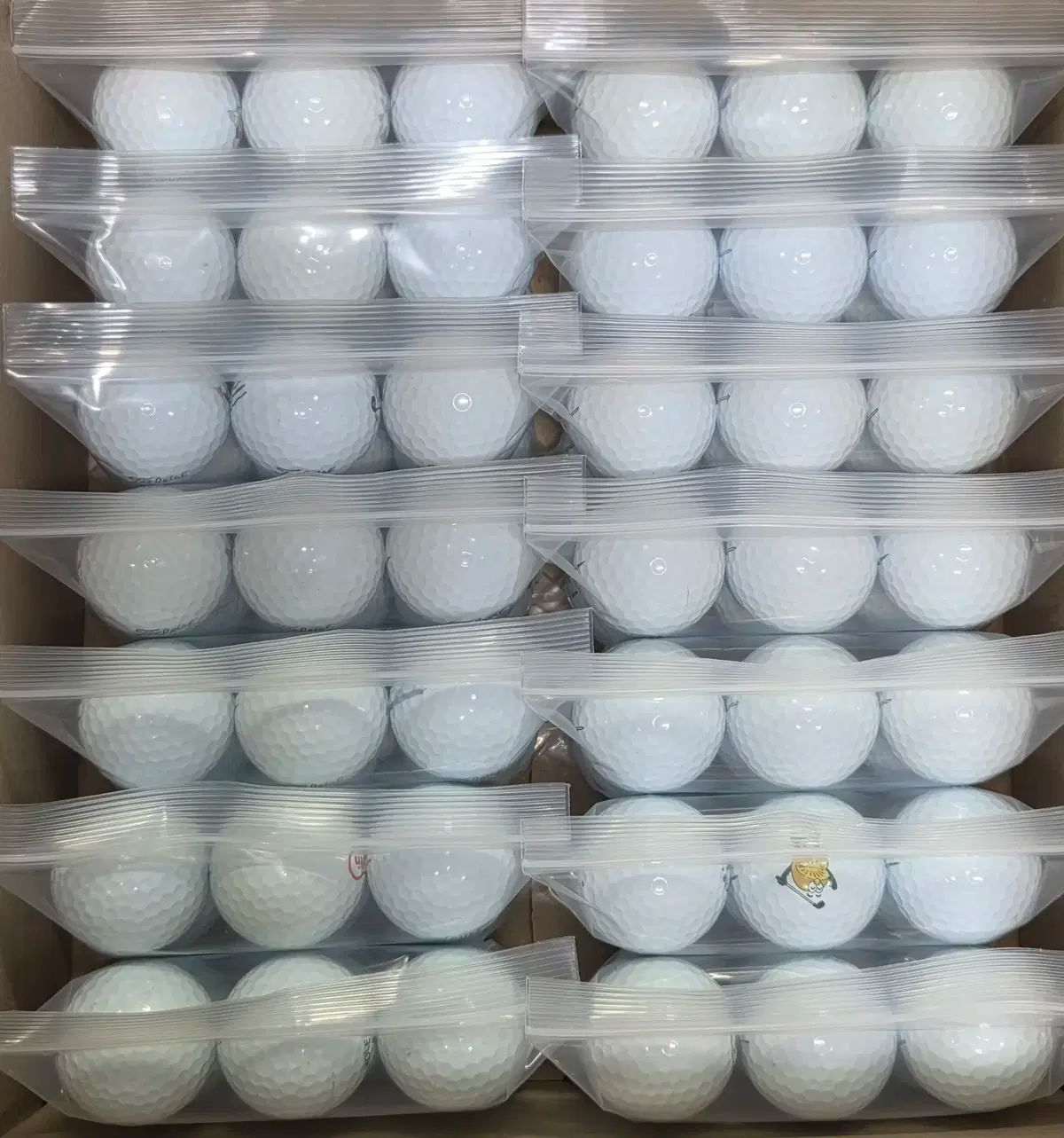 来店をご期待! タイトリスト v1x 白 ロストボール 4ピース 120球