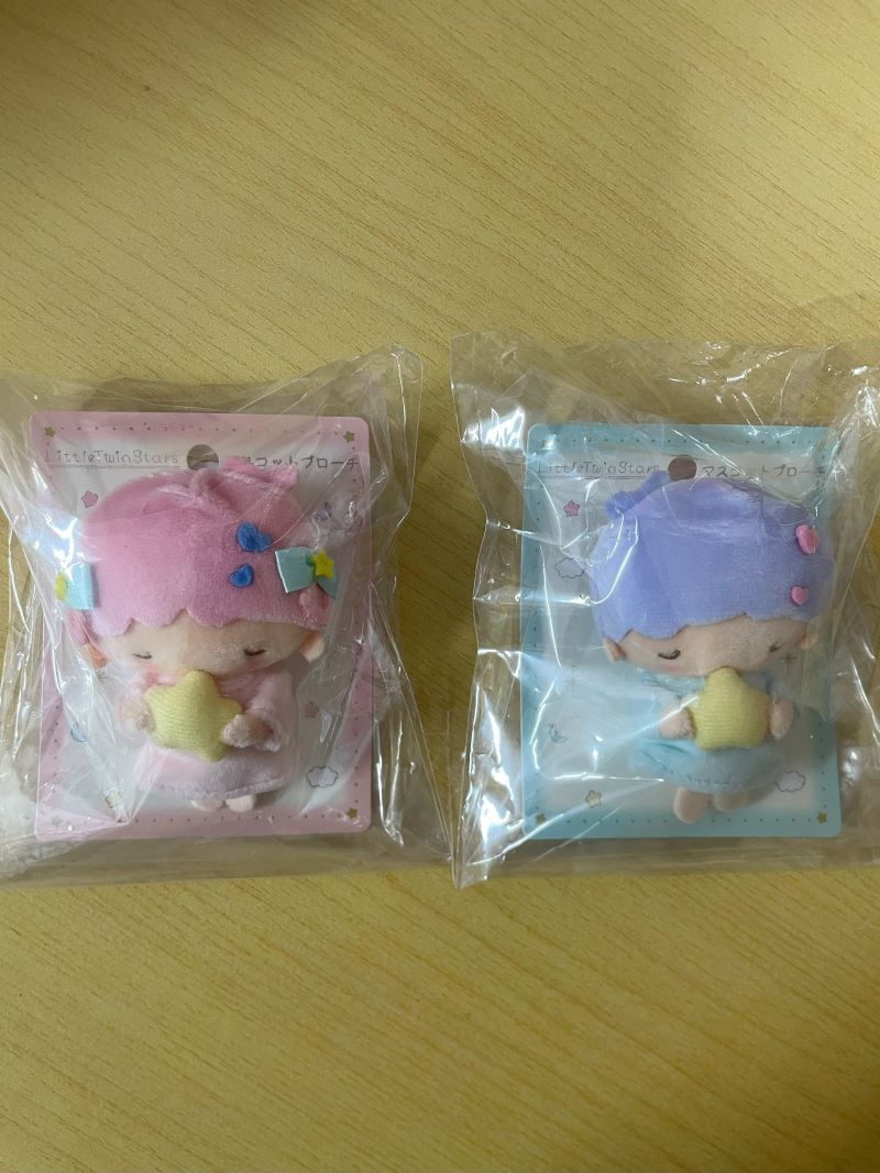 通*様 サンリオ　リトルツインスターズ　フレームデザイン　マスコットブローチ Amazon.co.jp: サンリオ(SANRIO) マスコットブローチ（フレーム