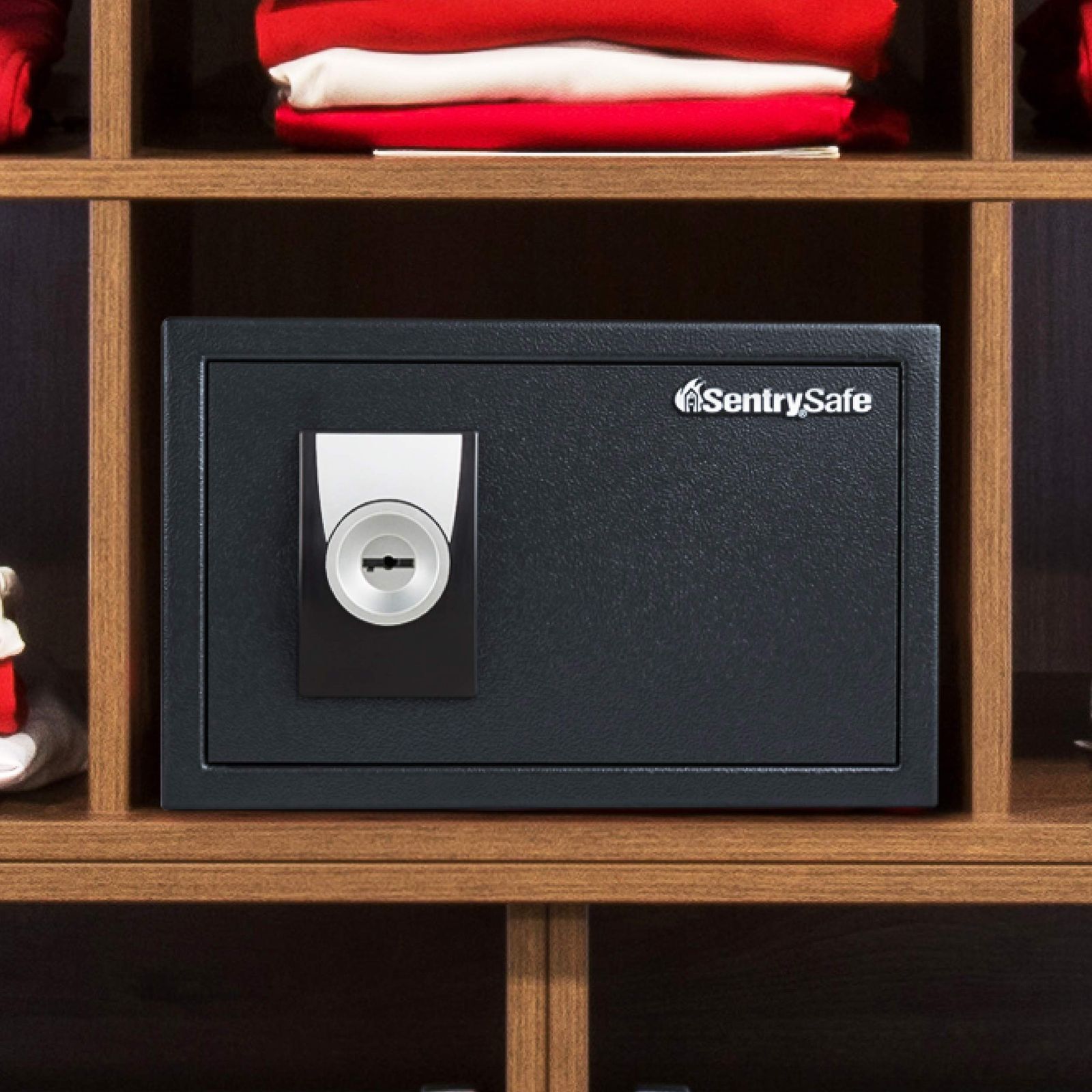 SENTRY セントリー 金庫 家庭用 小型 収納ボックス 鍵付き 16.4L B5 クラシカルキー 床壁 固定 ブラック X055K
