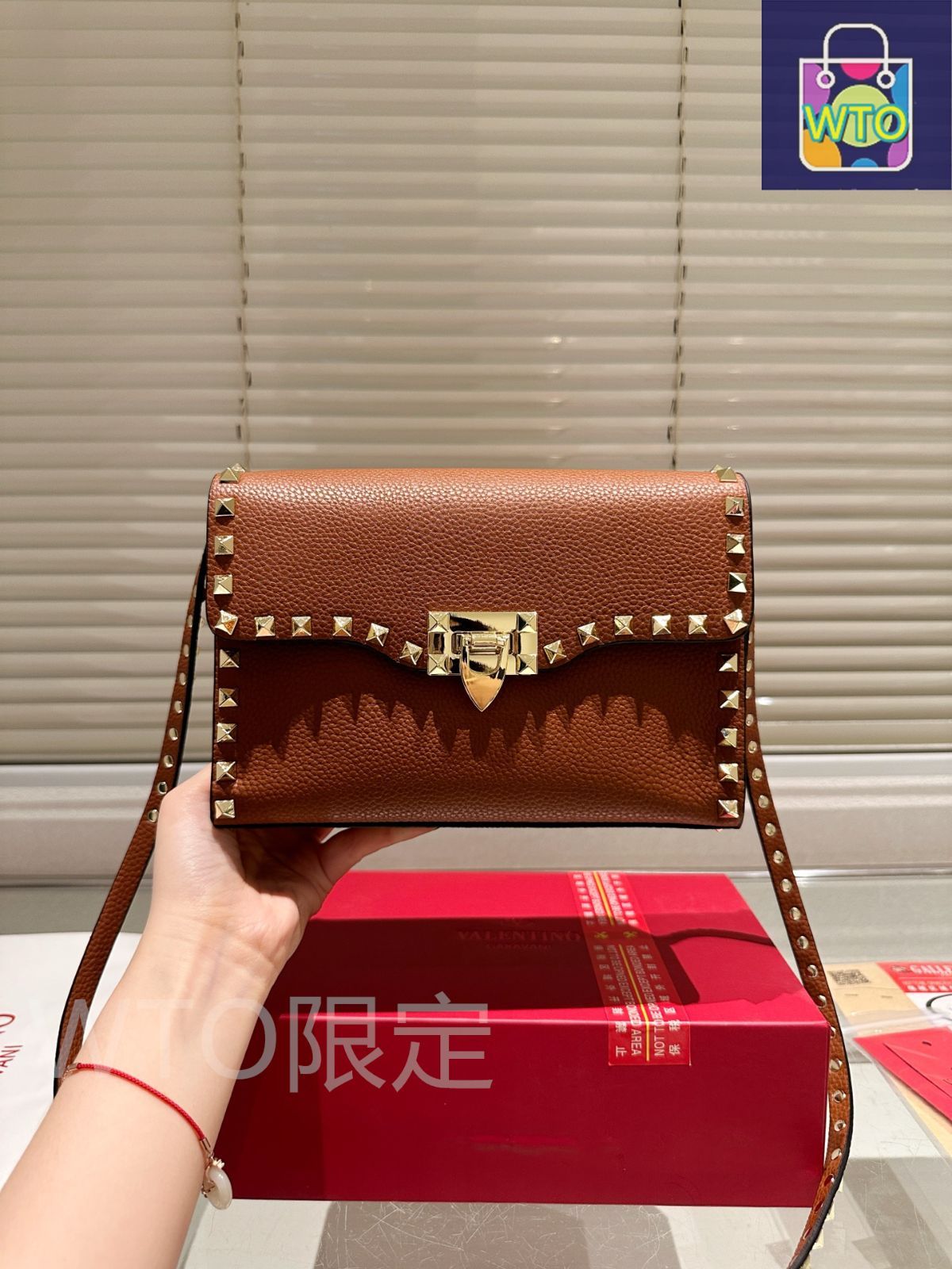 お値下げ　valentino フリンジデザイン 黒いバッグ 赤い収納袋付き 楽天市場】ヴァレンチノ ガラヴァーニ Vスリング ショルダー