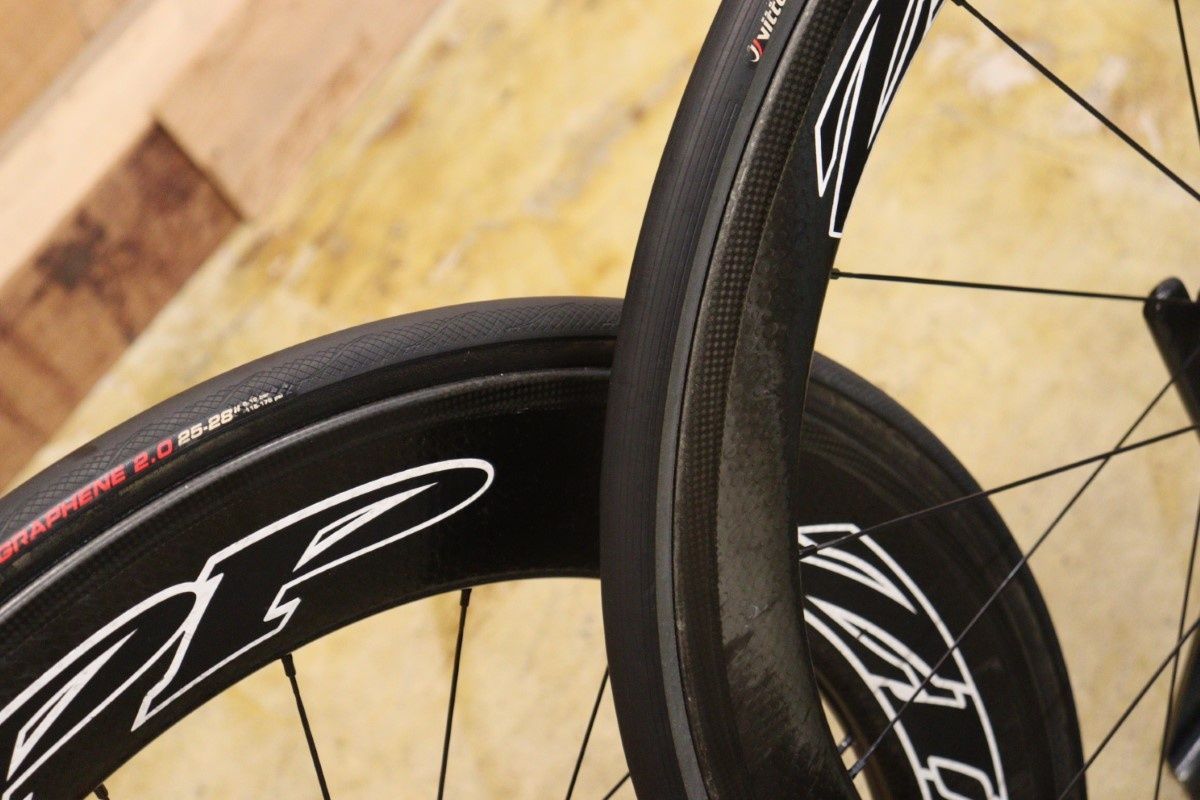ZIPP カーボンホイール 808 チューブラー 11速 ZIPP カーボンホイール 808 チューブラー 11速 リムブレーキのチューブ