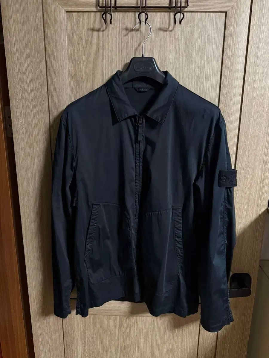 【雷市場（ポンジャン）商品韓国直送】 XL STONE ISLAND(ストーンアイランド) 22SS ゴーストピース ストレッチ コットン オーバーサイズシャツ 黒