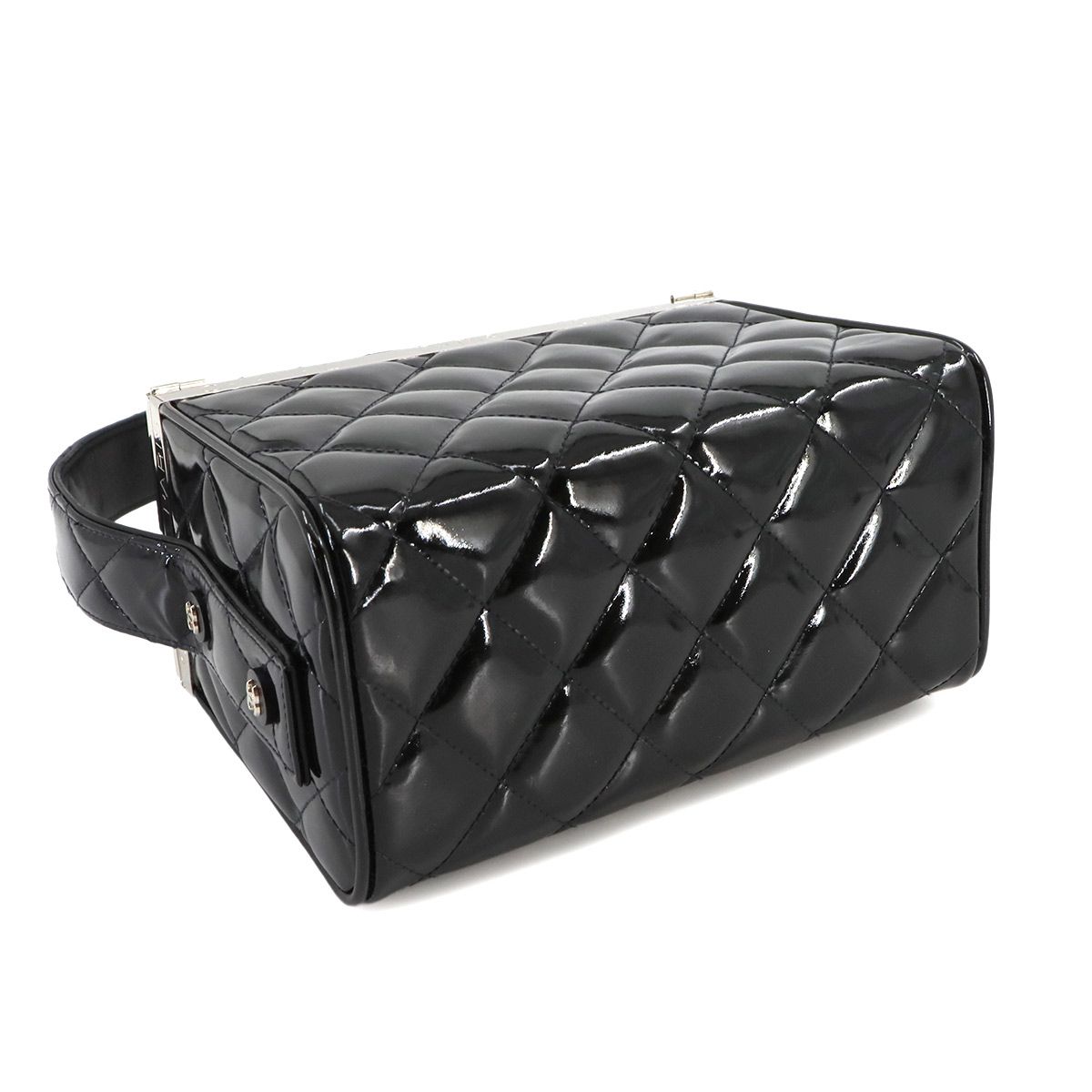 CHANELマトラッセバニティ【エナメル】シャネル - ハンドバッグ