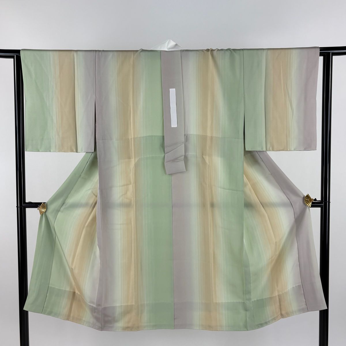 長襦袢 身丈123.5cm 裄丈63cm S 縦縞 ぼかし 薄緑 正絹 秀品