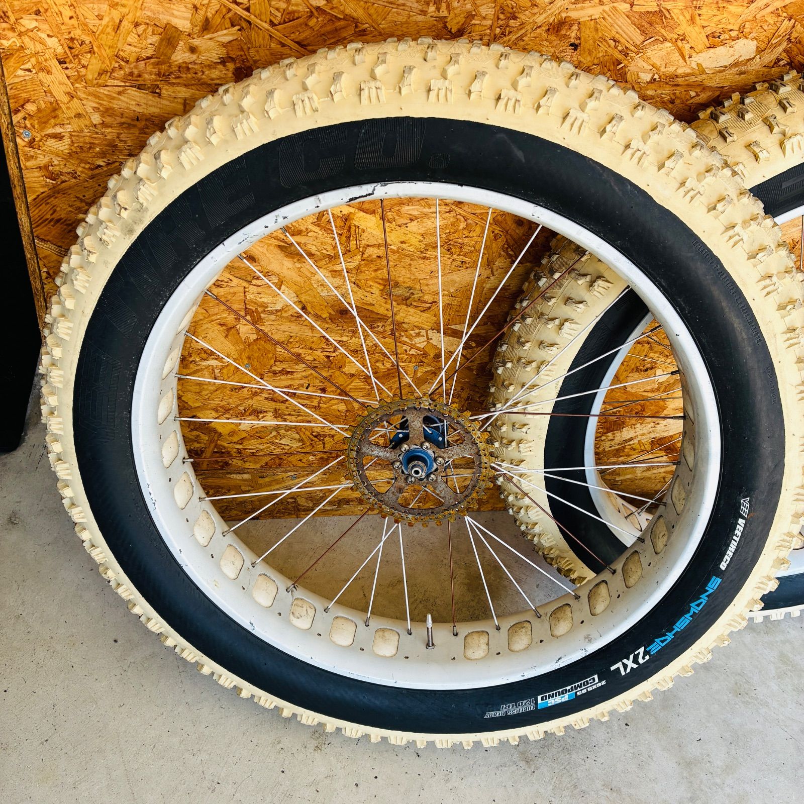 品 SURLY ファットバイク 手組み アルミ ホイール クリンチャー VEE TIRE CO 26×50.5 シマノ 10sフリー 前後 MOONLANDER サーリー