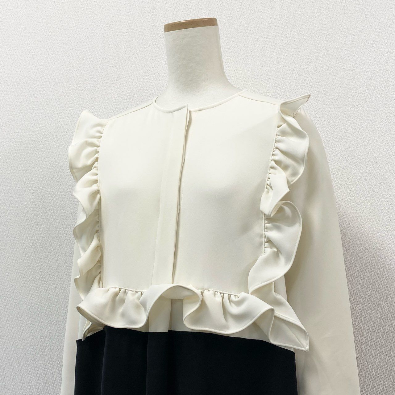 57f27 【美品】YOKO CHAN ヨーコチャン ロングスリーブ フリルトリム  