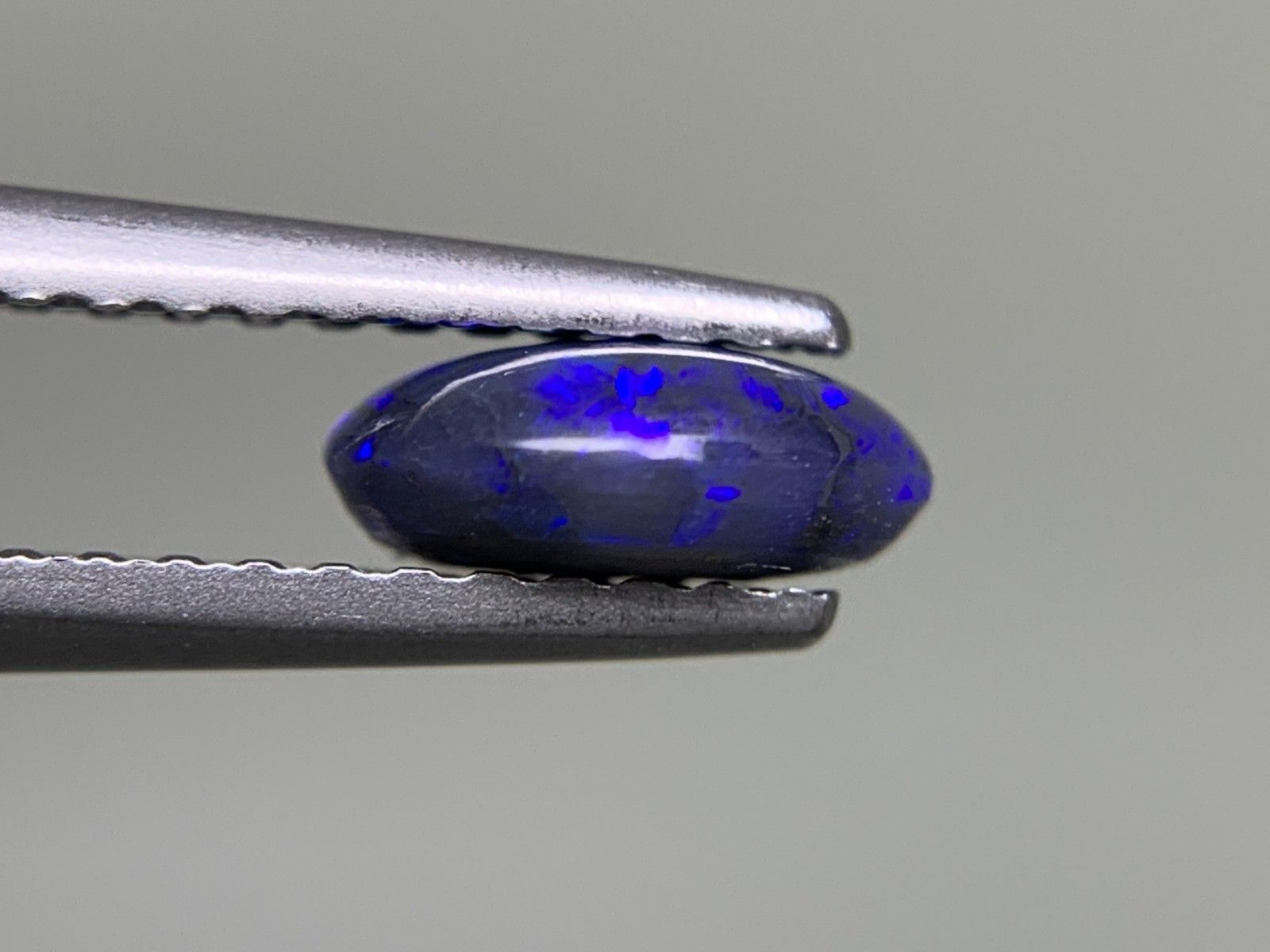 ブラックオパール 0.621ct 宝石ソーティング付き 6.8㎜×5.6