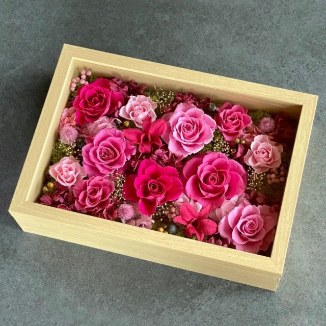 プリザーブドフラワー Frame Arrangment n10-1335 27サイズ ピンク フレーム型 13p 1個入り 高さ27cm 薔薇 ブリザアレンジ ギフト インテリア