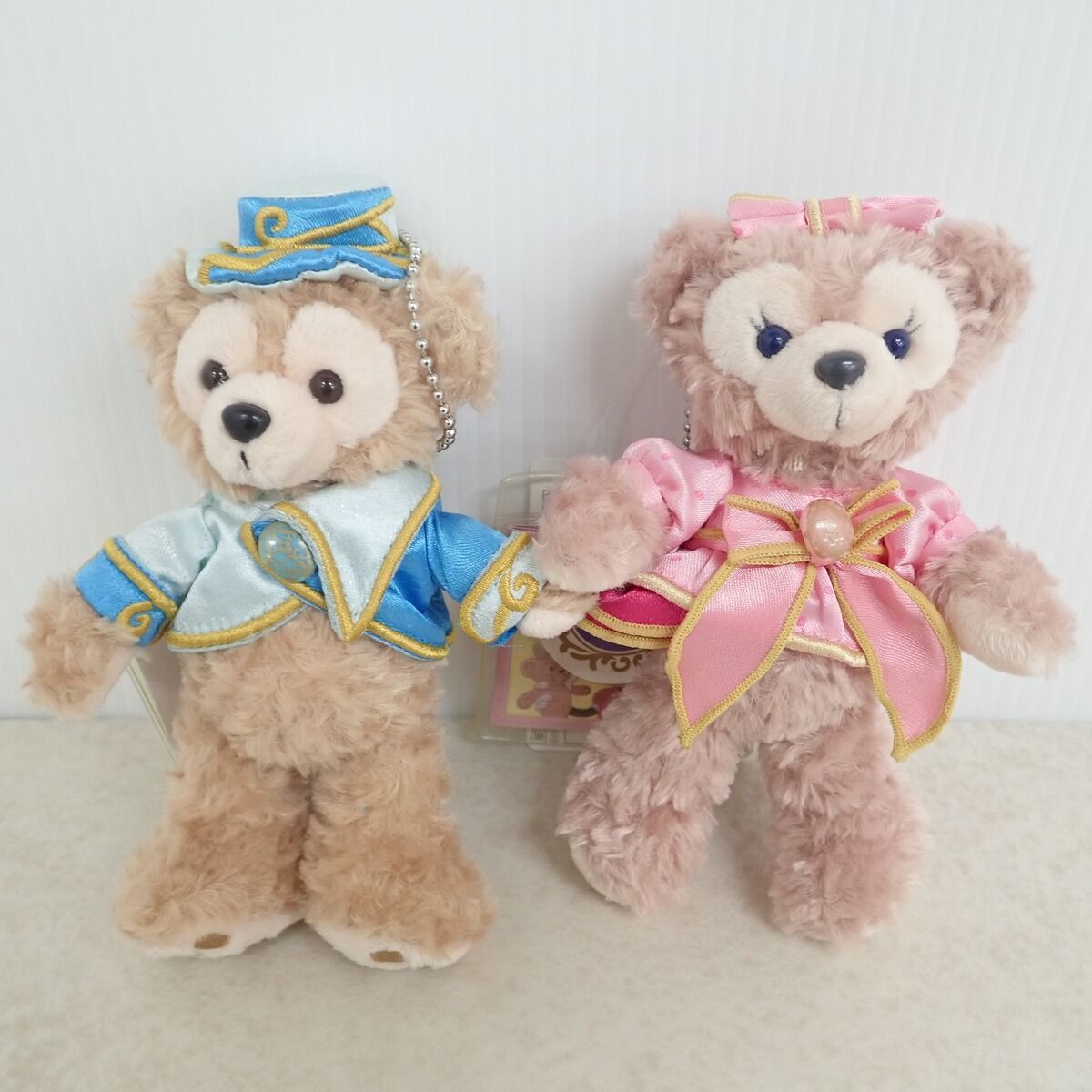 ダッフィー/シェリーメイ ぬいぐるみバッジ ファッショナブルイースター タグ付き まとめてセット ディズニー DISNEY - メルカリ