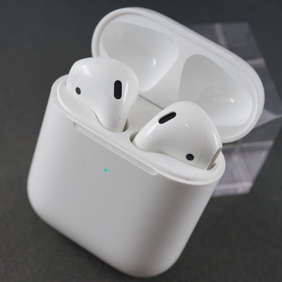 Apple AirPods with Wireless Charging Case エアーポッズ イヤホン USED美品 第二世代 MRXJ2J/A  完動品 中古 V9657 - メルカリ