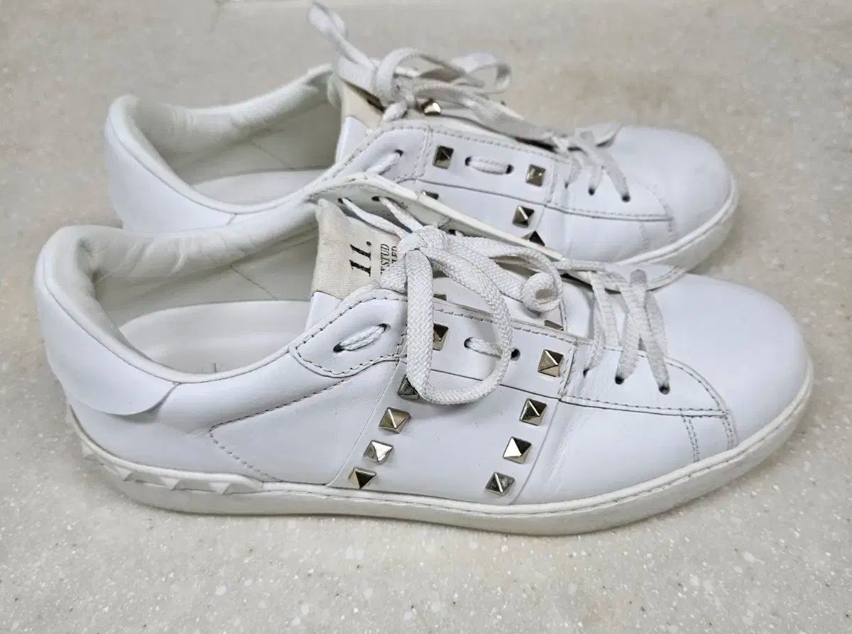 ヴァレンティノ valentino ロックスタッズ スニーカー 美品