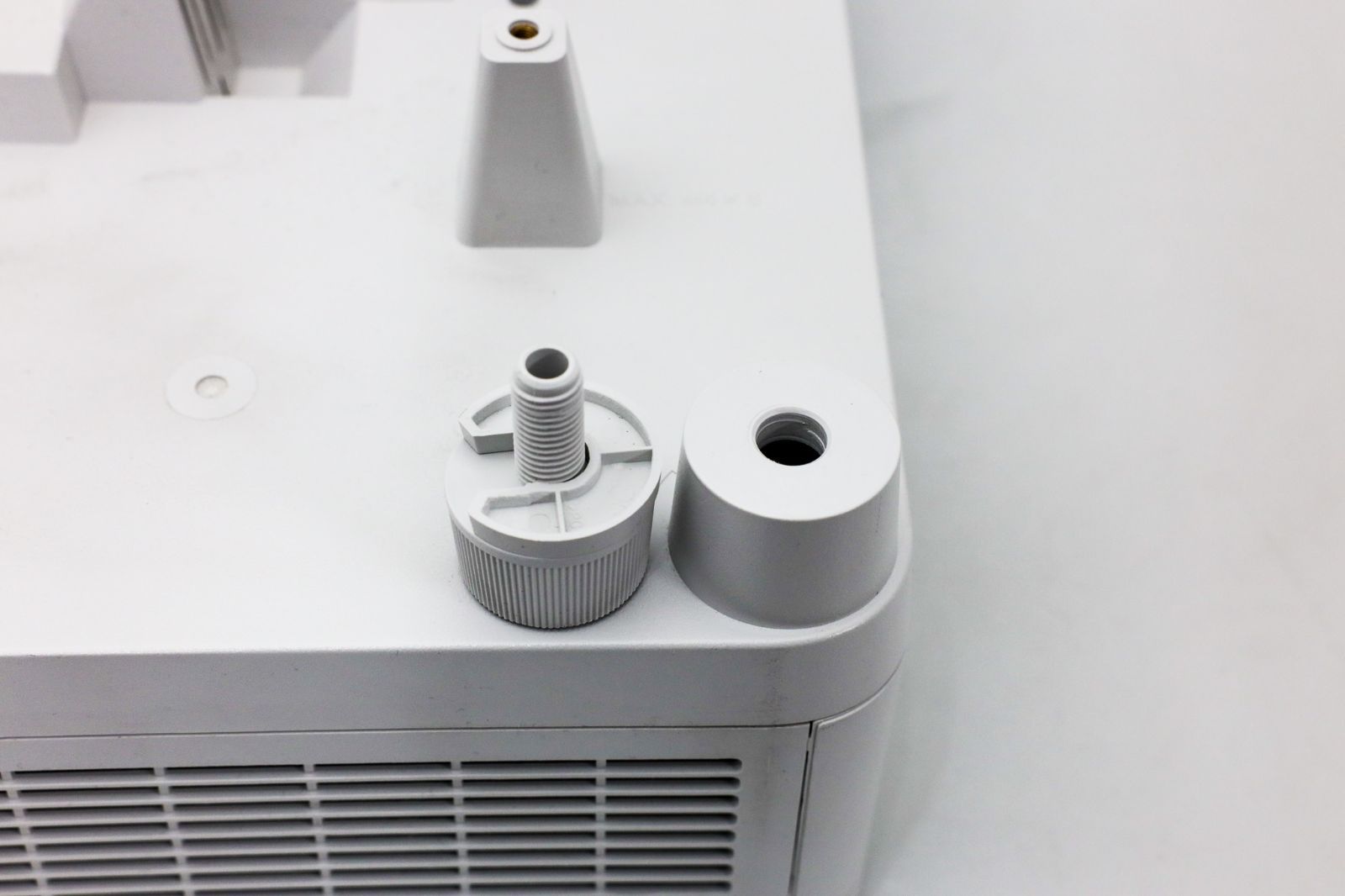 NEC 超短焦点プロジェクター NP-UM330WJL（3300ルーメン） 【公式通販】