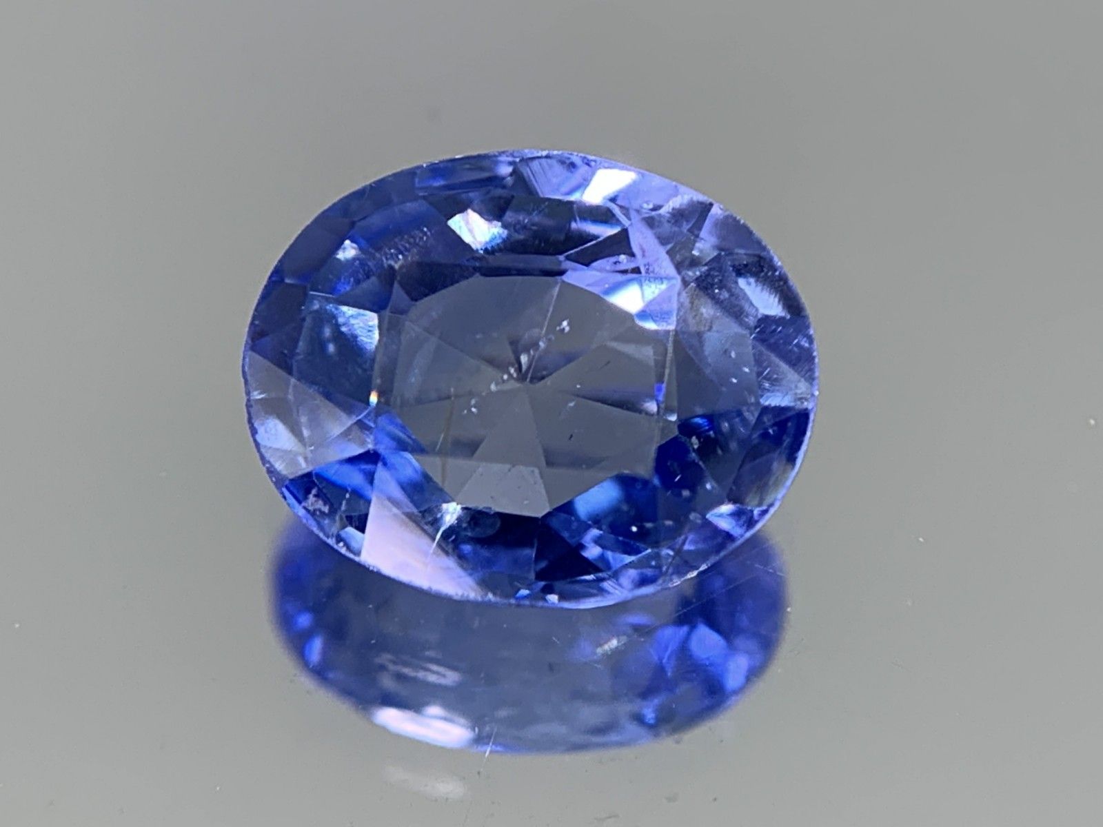 GIA宝石鑑別書付き 天然 サファイア Sri Lanka No Heat Blue 1.81ct 縦8.54㎜×横6.89㎜×高さ3.33㎜ ルース（  裸石 ） 1335Y - メルカリ