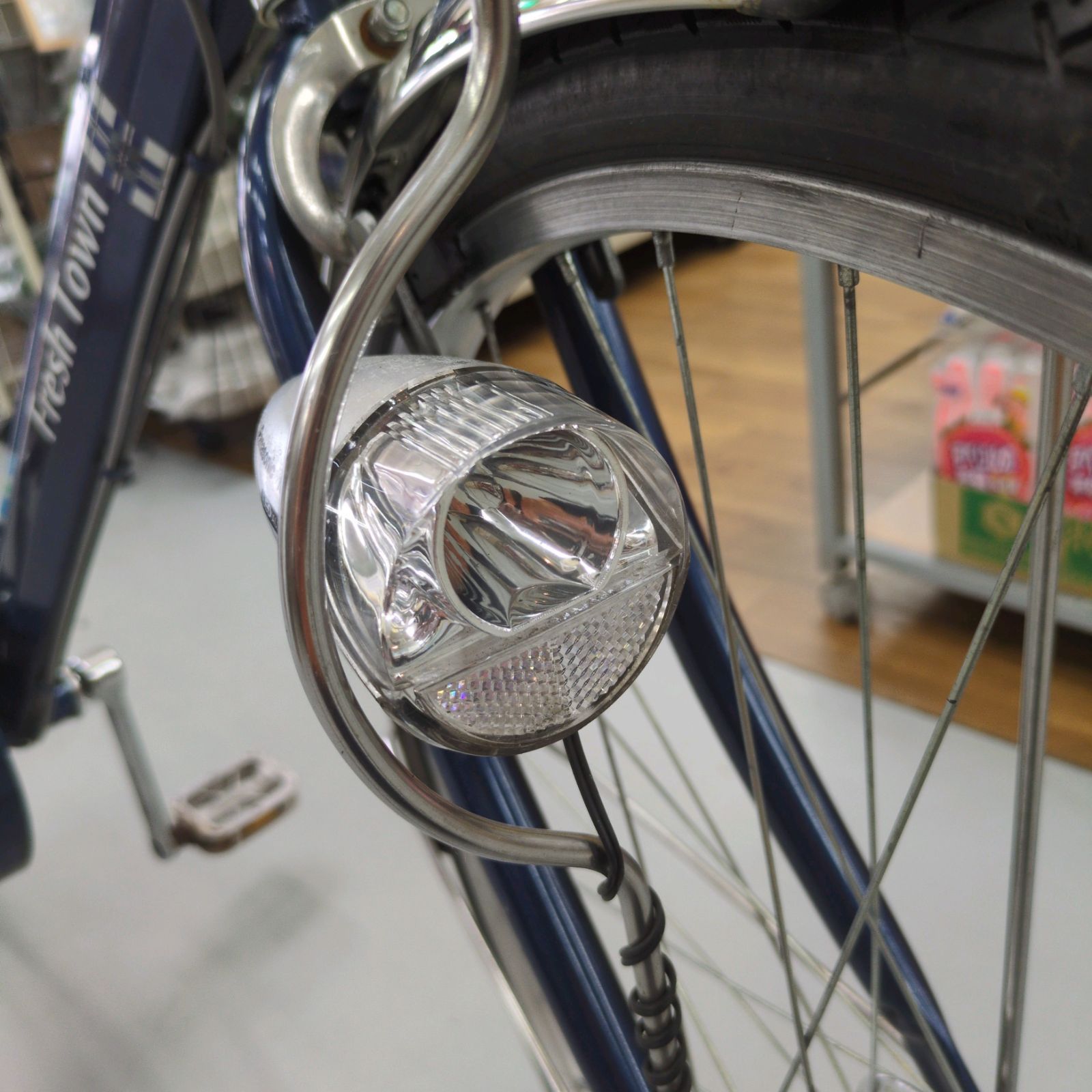 J021 ☆多少のキズ使用感☆軽快自転車☆Fresh Town☆6段☆LEDオート