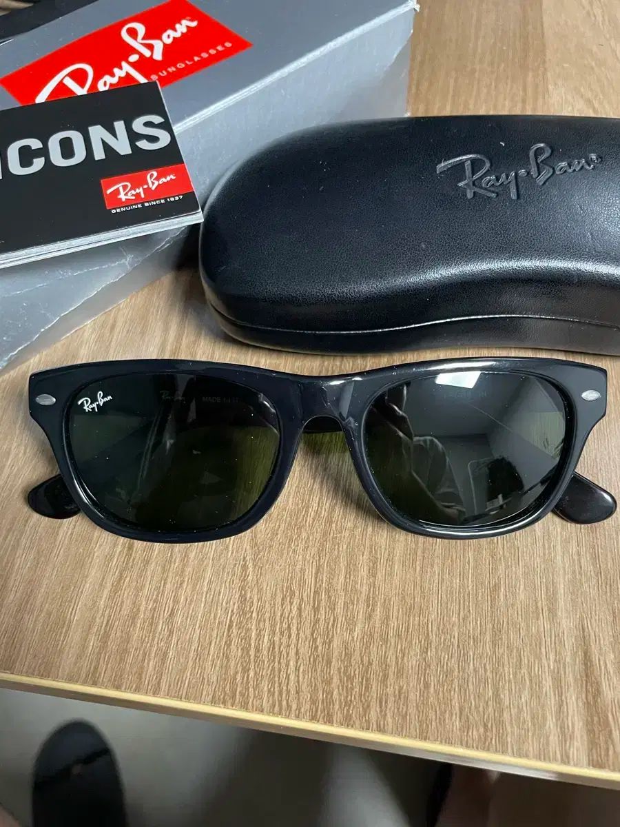 Ray-Ban レイバン 2132 52 ニュー 徒歩旅行者