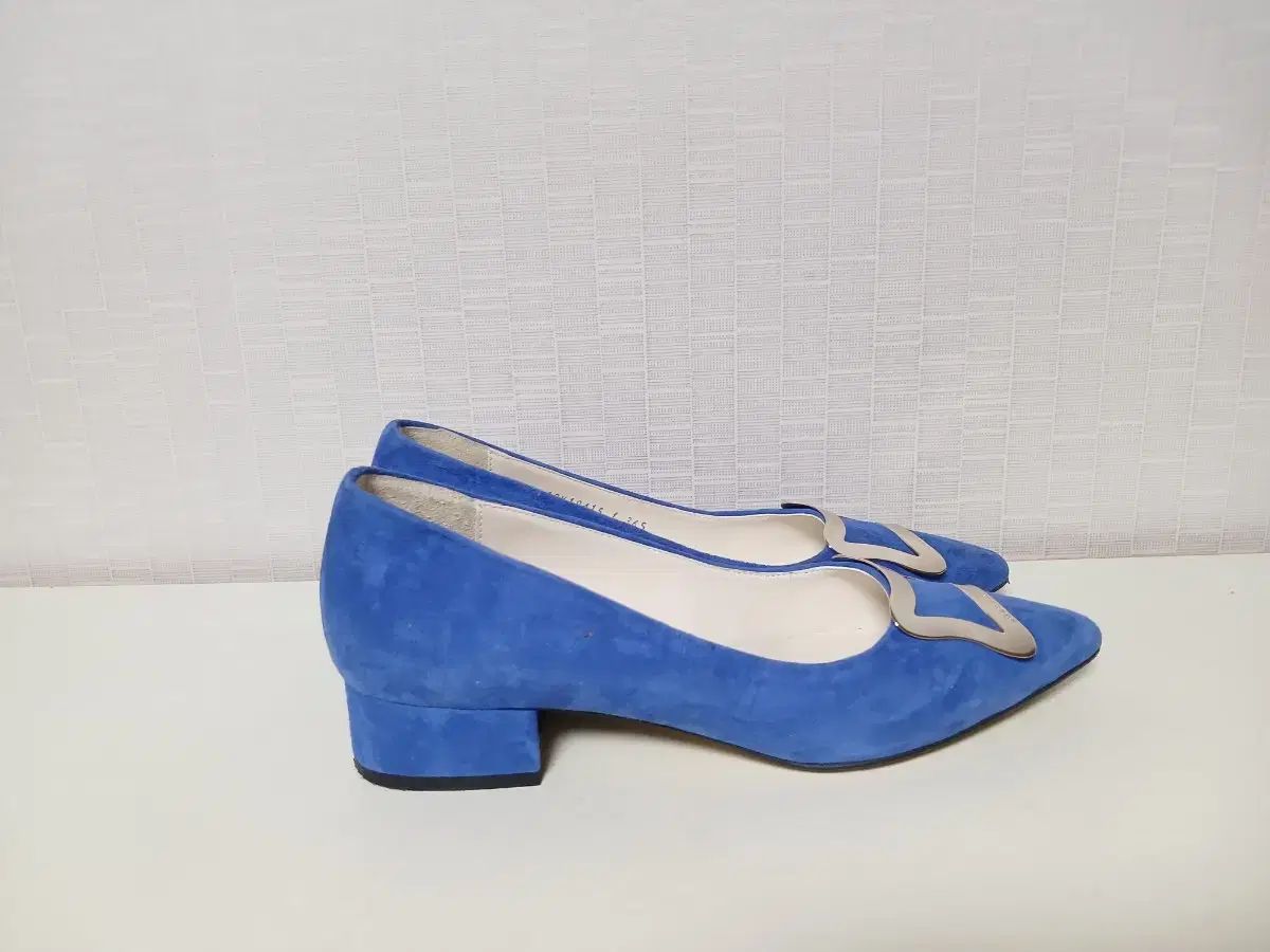 SUECOMMA BONNIE シューコンマボニー スエード ローファー