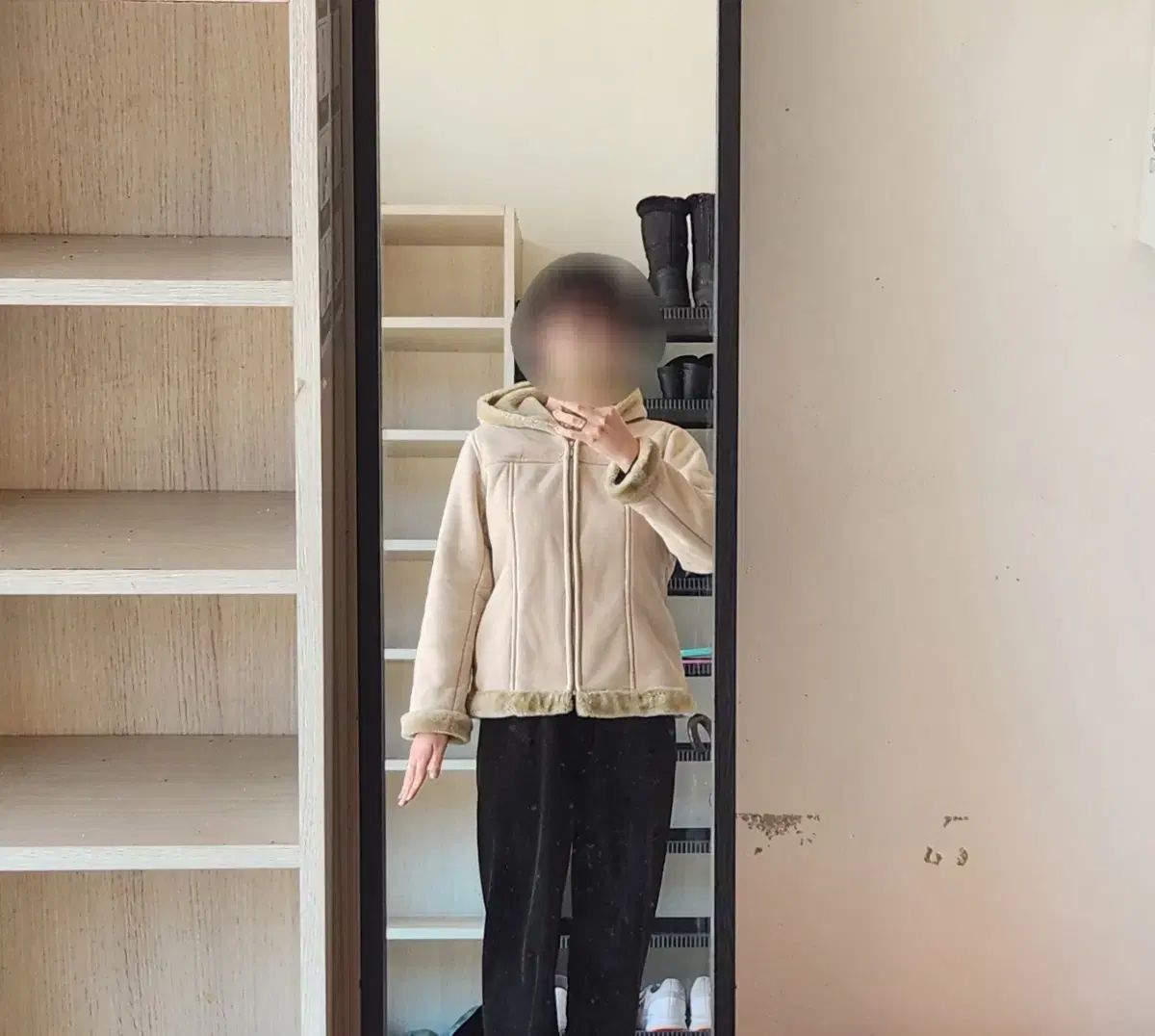ベージュ