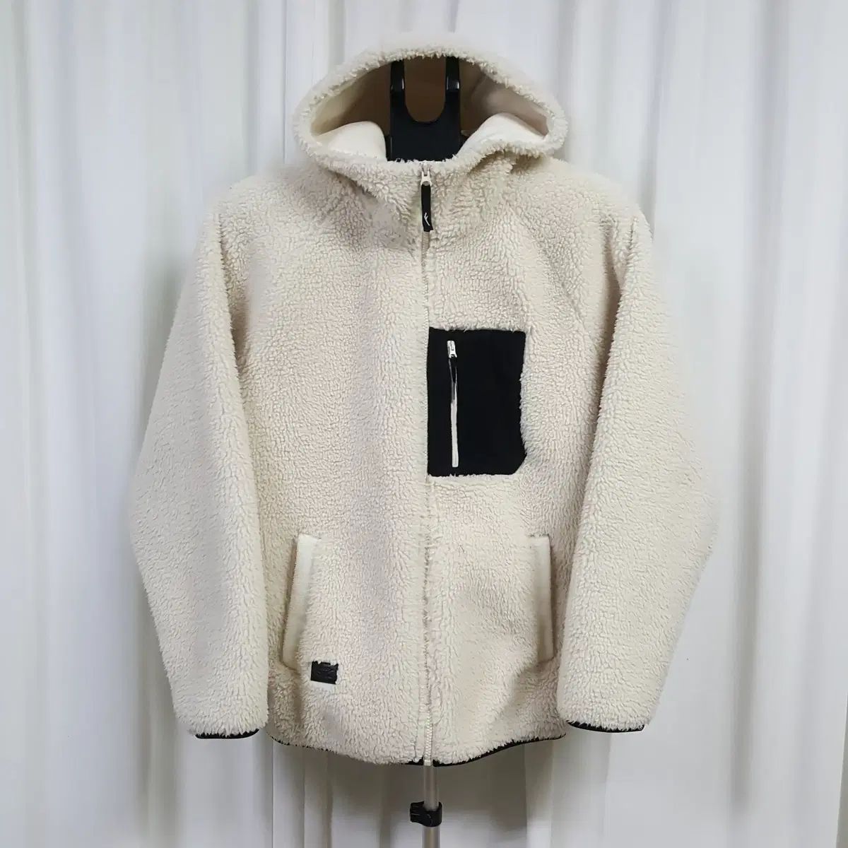 旧車 内装品 ボルボン 当時品 デコトラ　バニング Amazon.co.jp: ボルボン 赤 ボンボン ボンボリ レトロ デコトラ