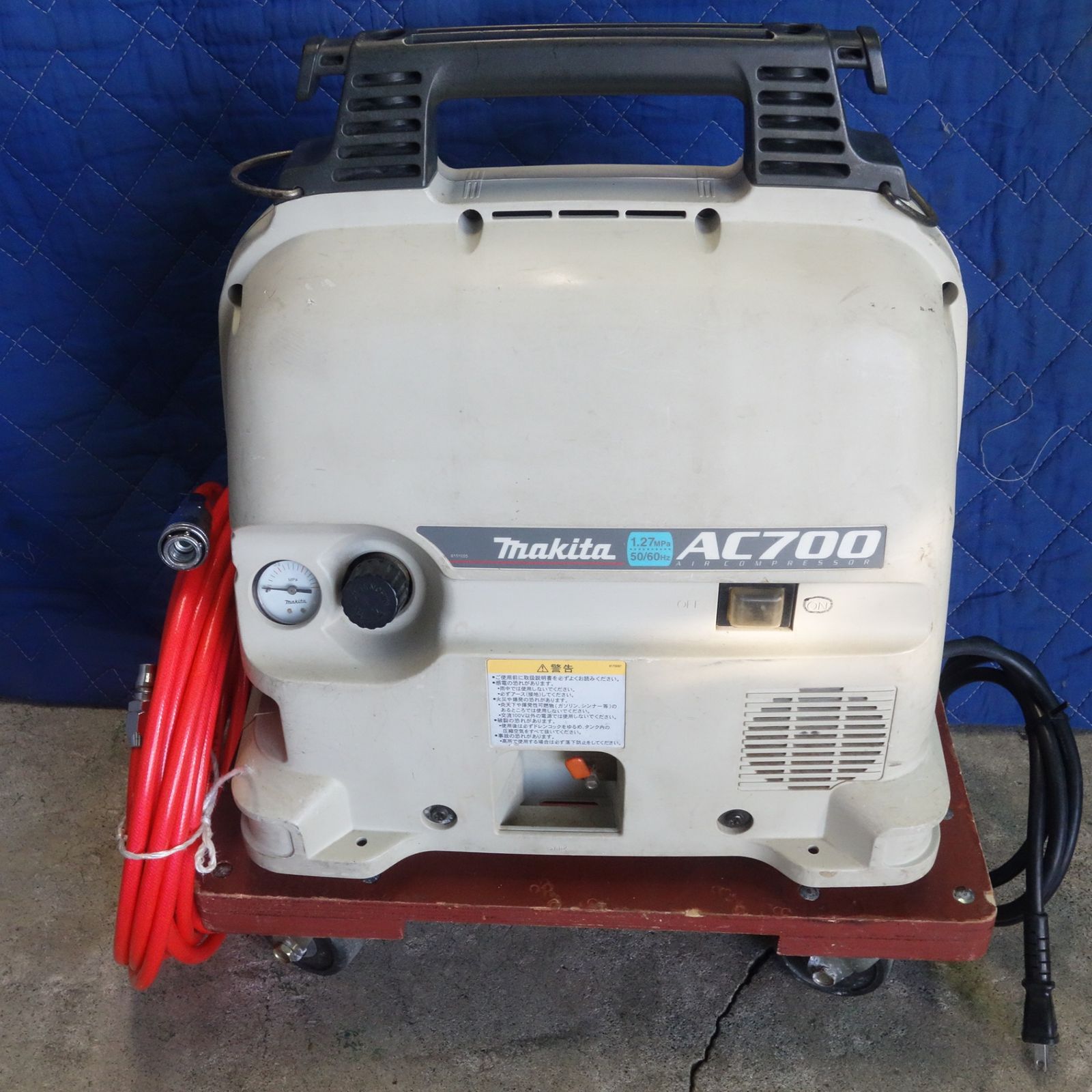 エアーコンプレッサー マキタ AC700 電動工具 100V ホース付き 中古品 