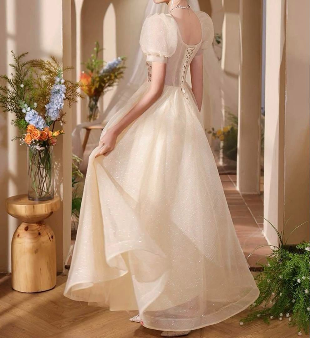 小花柄の様な可愛いデザインのパフスリーブ イブニングドレス 小花柄の様なデザインが可愛い パフスリーブのイブニングドレス