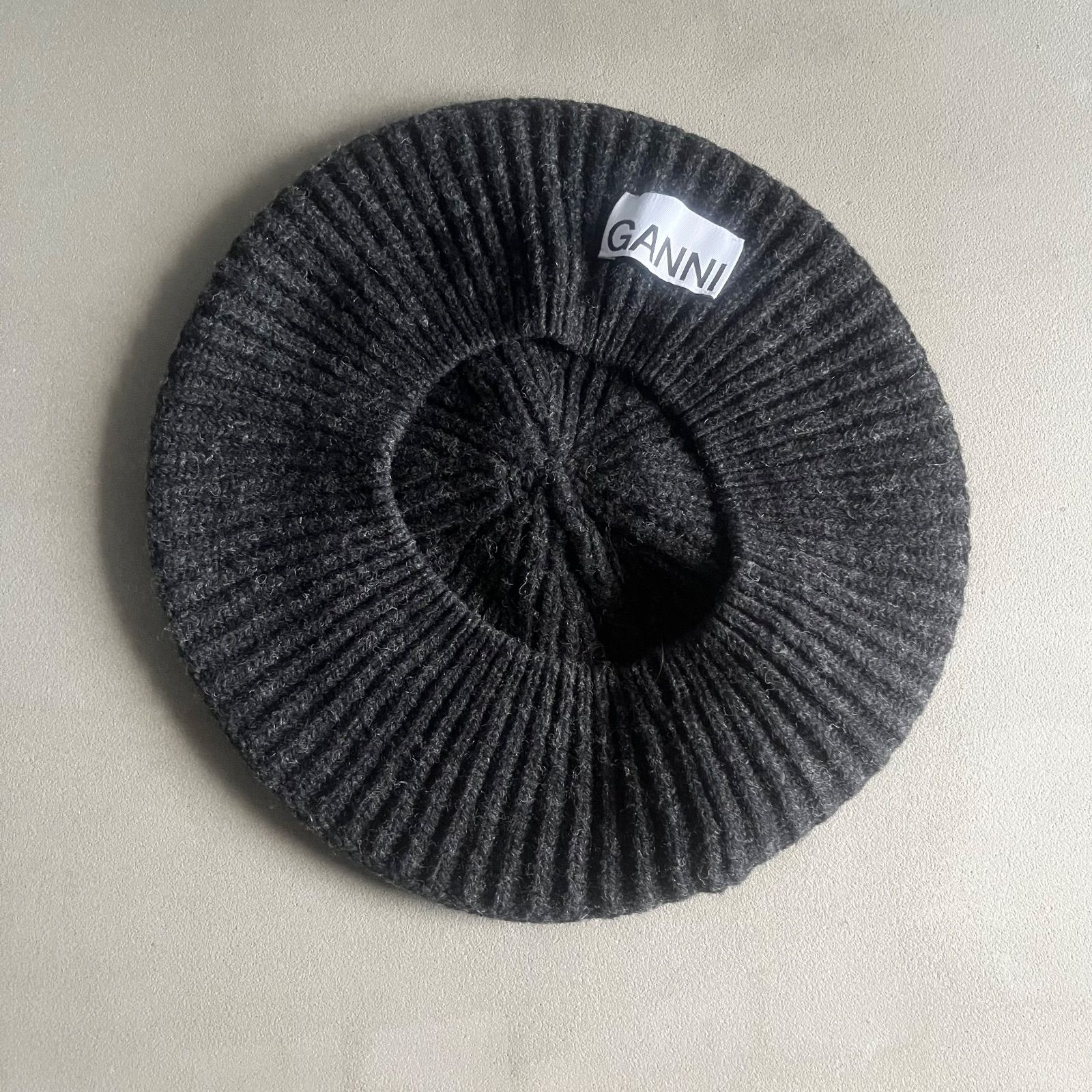 GANNI/ガニー ニットベレー帽 ダークグレー フリーサイズ - メルカリ