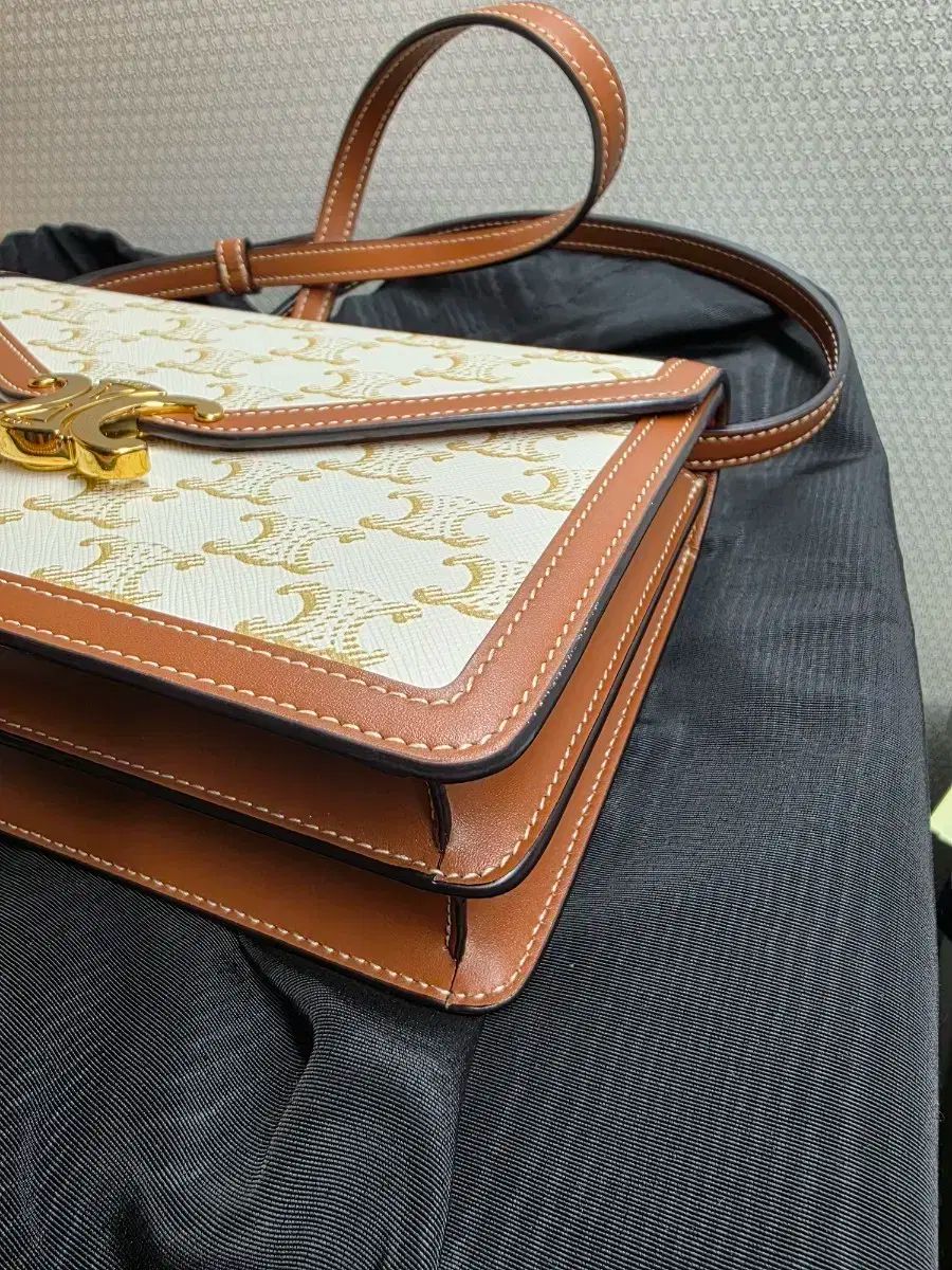 【可愛い総柄♪】CELINE ミディアム トリオンフキャンバス 楽天市場】【CELINE】セリーヌ トリオンフキャンバス ミディアム