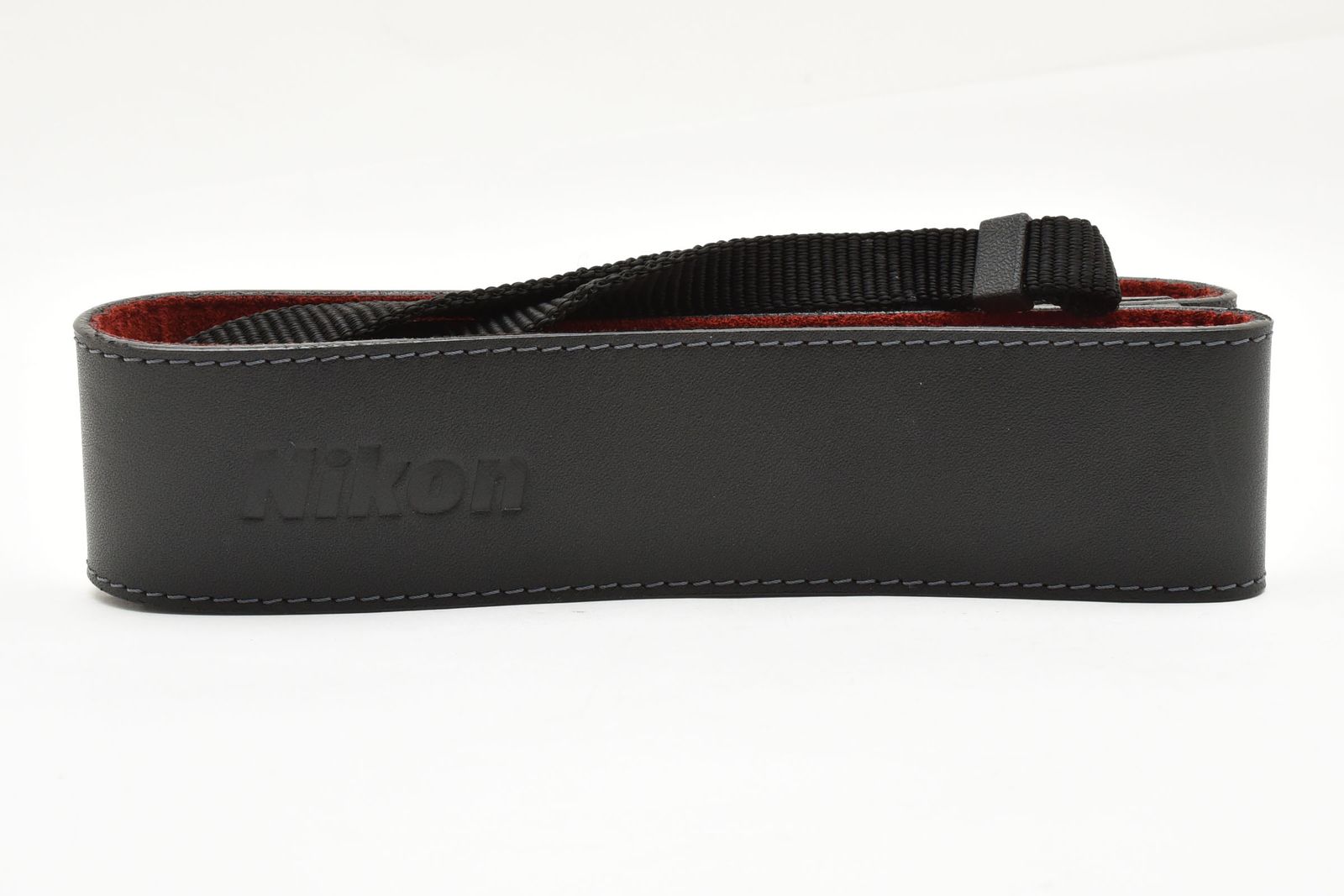 非売品 Nikon レザーストラップ 型押しロゴ入り 黒×赤 未使用