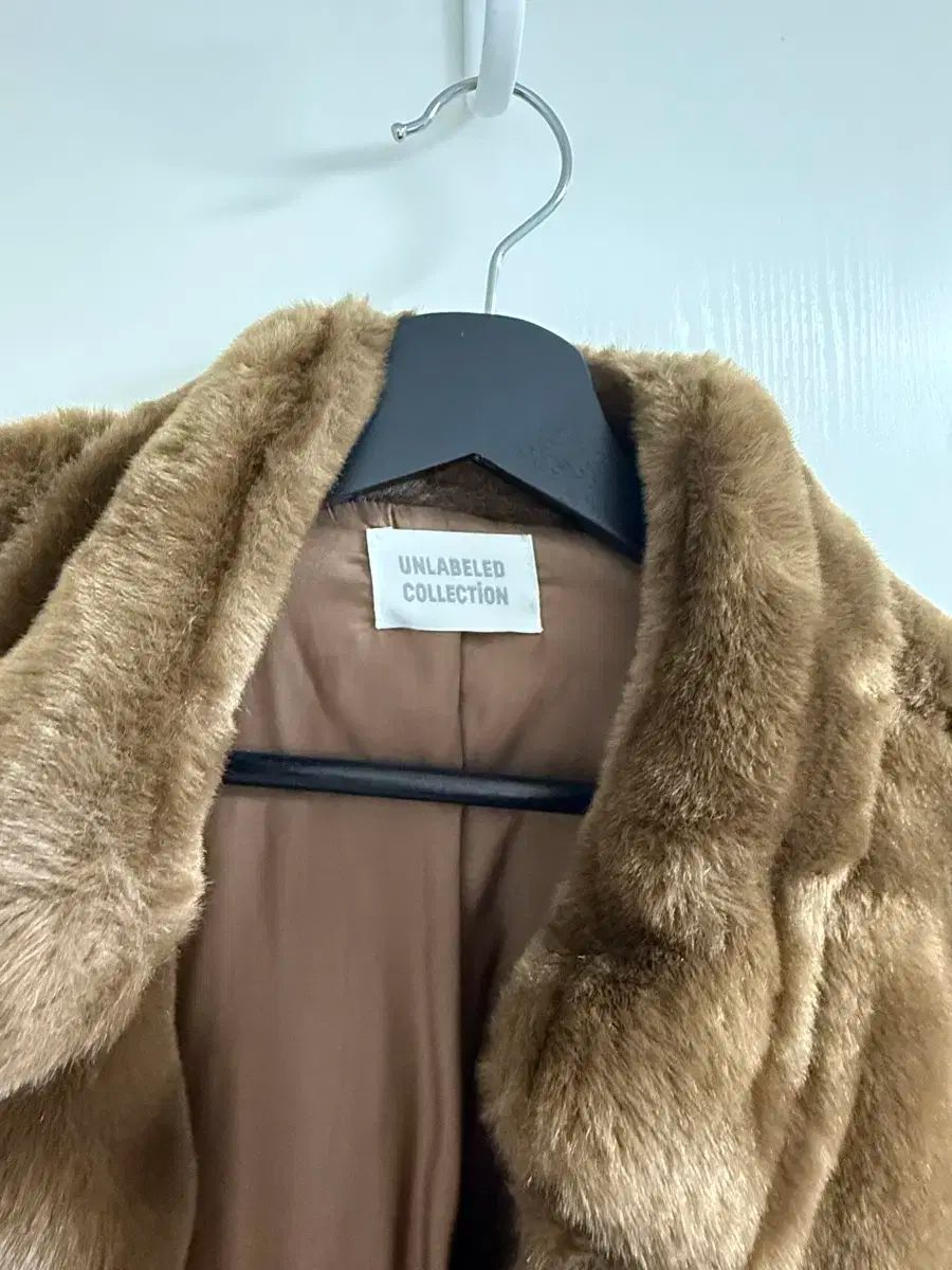 アイデ ラベル ブラウン ファー ジャケット