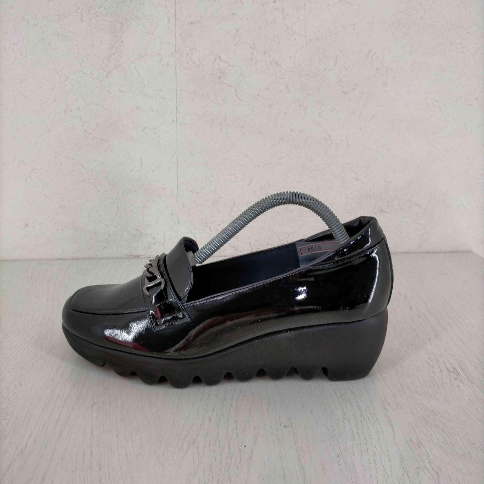 美品◆HILLS AVENUE ヒルズアヴェニュー　ビットローファー　エナメル ヒルズアヴェニュー HILLS AVENUE ミリー グリッター （ブラック