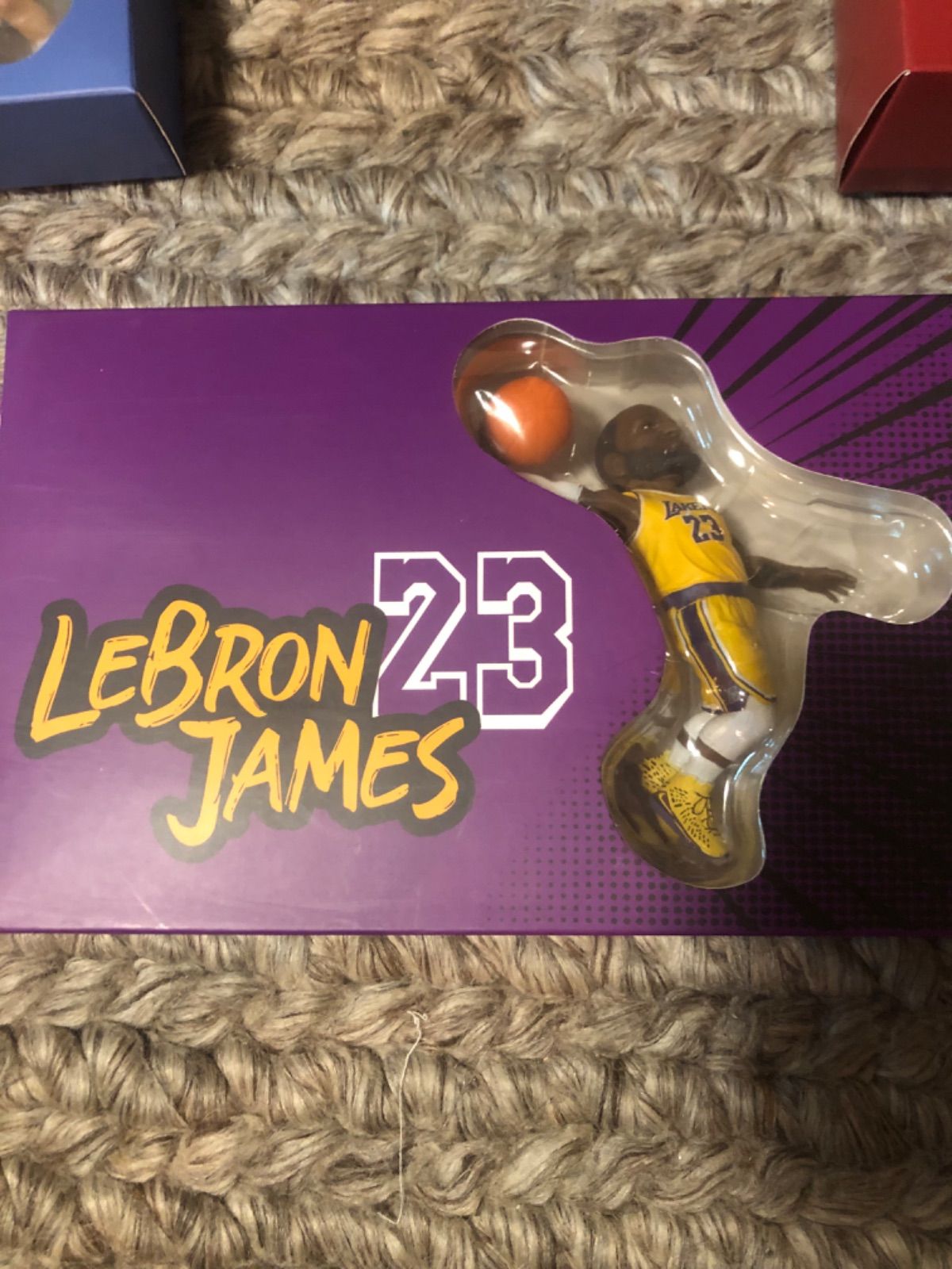 NBA フィギュア 4体セット （カリー、レブロン、トンプソン、ハーデン） 617kyoDloBL._AC_SY200_QL15_.jpg