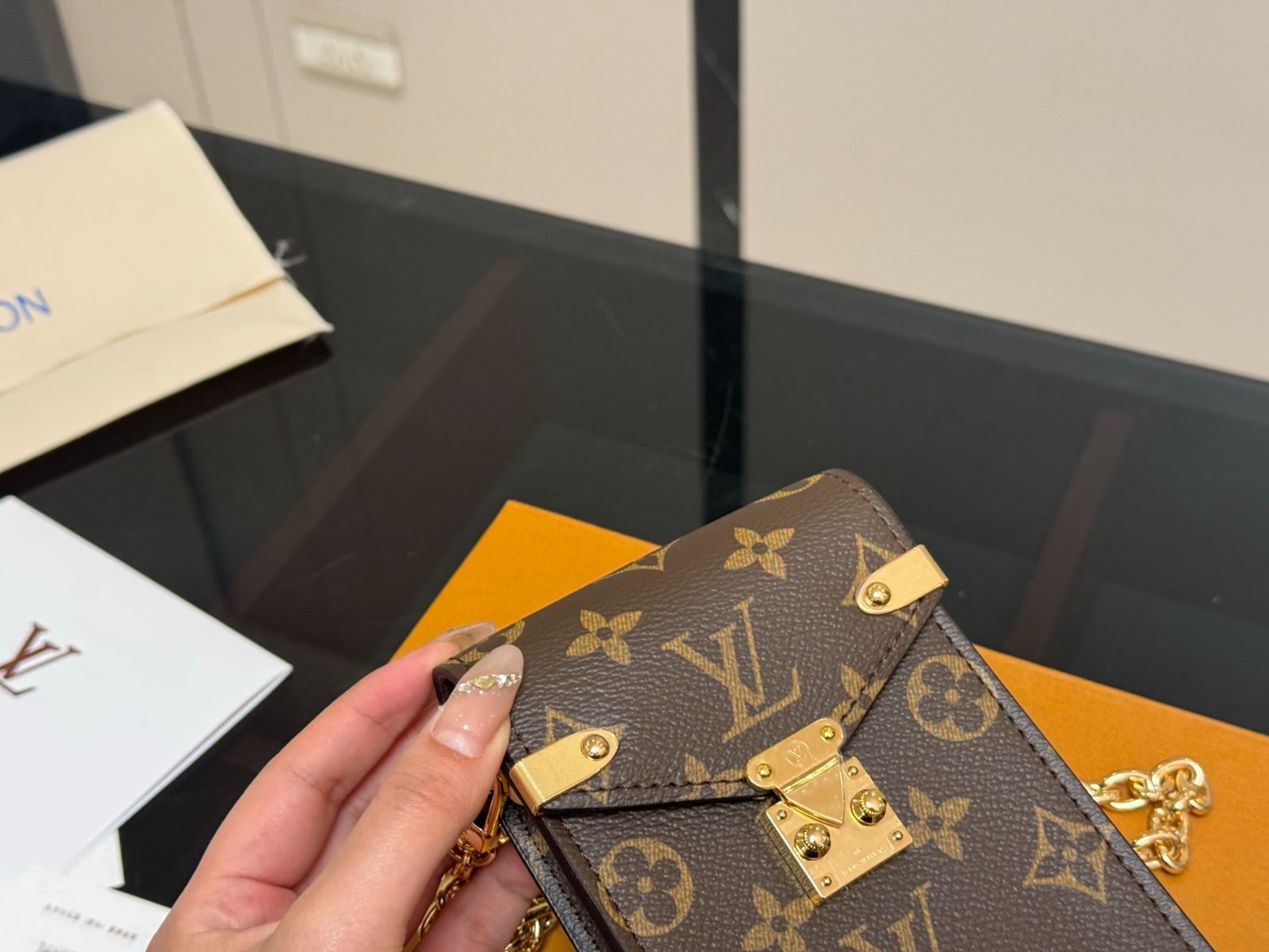 【洗練されたデザイン♪】Louis Vuitton フォンポーチ・メティス 定番＊大人気＊【Louis Vuitton】フォン ポーチ・メティス
