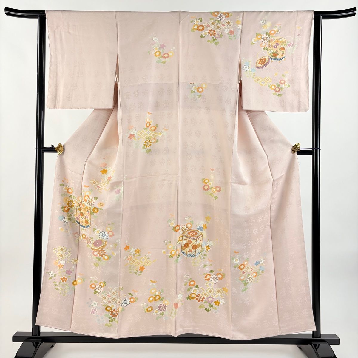 訪問着 身丈155cm 裄丈62.5cm S 袷 貝桶 草花 金糸 金彩 薄ピンク 正絹