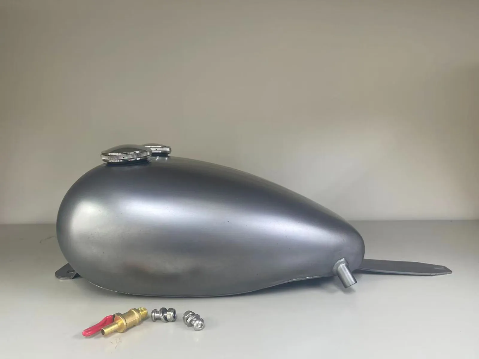 ドラッグスター1100 純正タンク 2025年最新】ドラッグスター1100 純正 タンクの人気アイテム - メルカリ