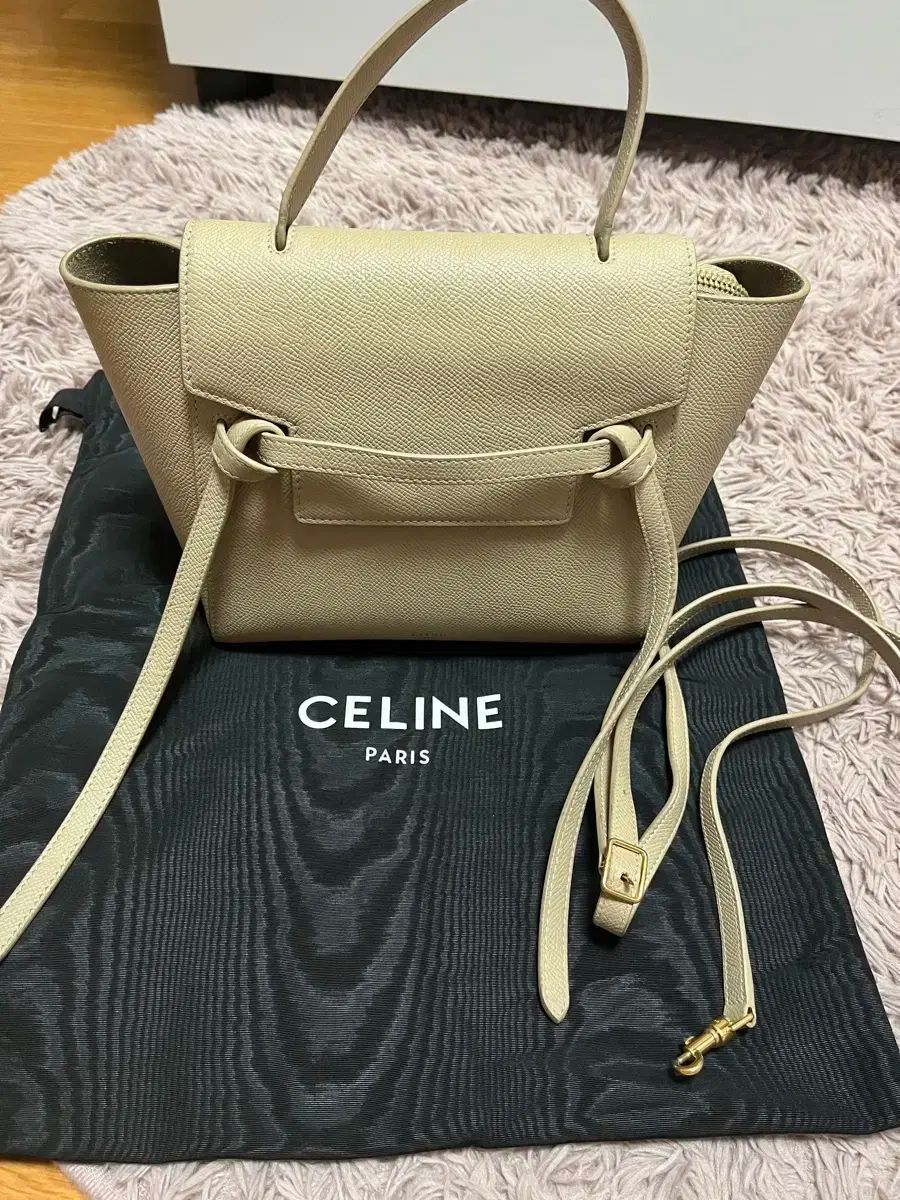 あんしん鑑定◎ セリーヌ celine ナノ ベルトバッグ ライトトープ Celine ベルトバッグ ライトトープ - メルカリ
