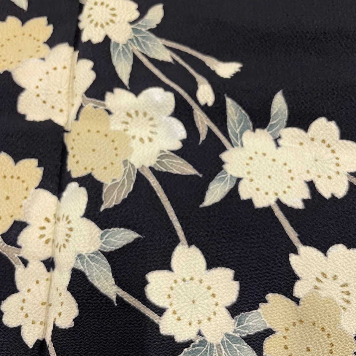 付下げ 身丈162.5cm 裄丈67cm M 袷 洛人 落款あり 桜 金彩 縮緬 墨色 正絹 名品 中古 付下げ 身丈162.5cm 裄丈67cm M 袷 色紙 草花 金糸 金彩 薄黄 正絹 秀