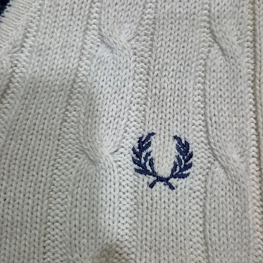 L FRED PERRY(フレッドペリー) 月桂樹ロゴ ニット セーター
