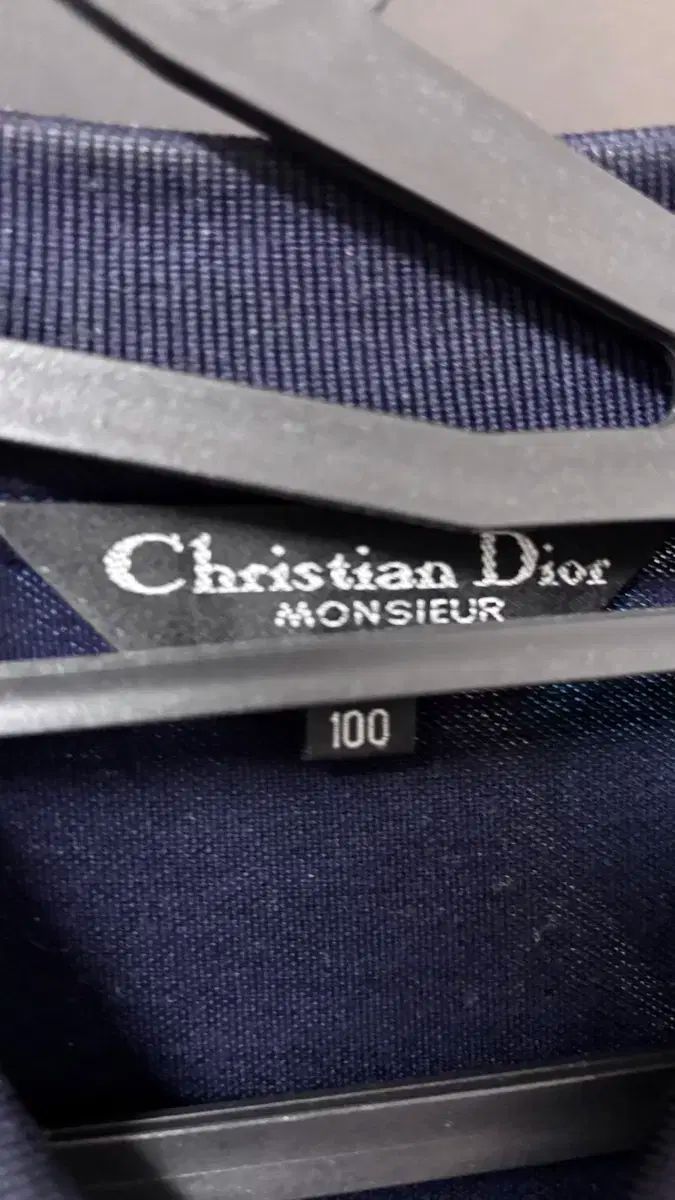 DIOR