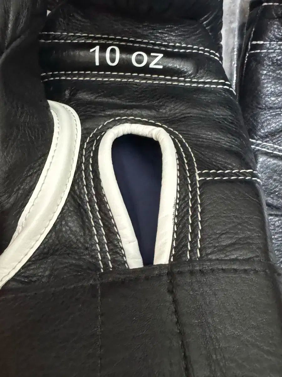 ⭐︎値下げ⭐︎ イサミ　ボクシンググローブ　10oz 一部、10月以降入荷 イサミ スパーリンググローブRS ISAMI 8oz