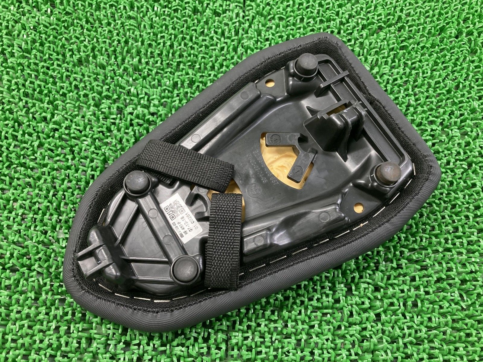 S1000RR シート 8569758-03  純正 バイク 部品 K67 2019年式以降 破れ無し 品薄 希少品 車検 Genuine 【中古】 87 S1000RR シート 8569758-03 BMW 純正 バイク 部品 K67 2019年式以降