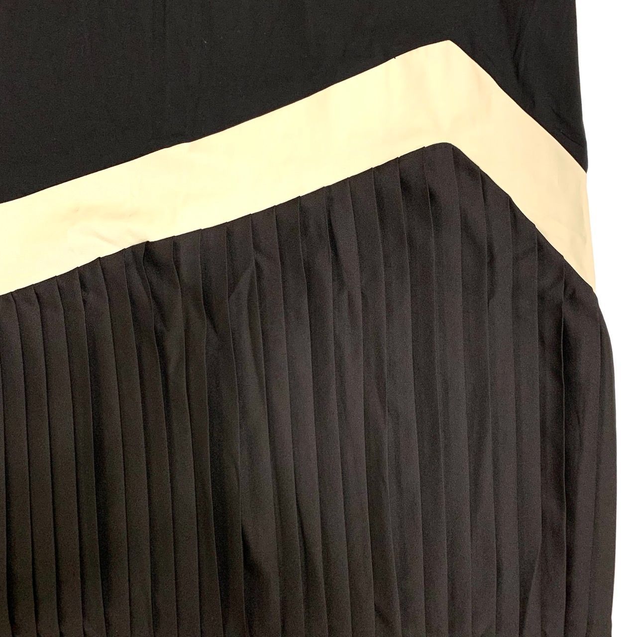 美品✨RADIATEラディエイト裾プリーツ ロングワンピース 9号ヤマダヤ 美品✨RADIATEラディエイト裾プリーツ ロングワンピース 9号