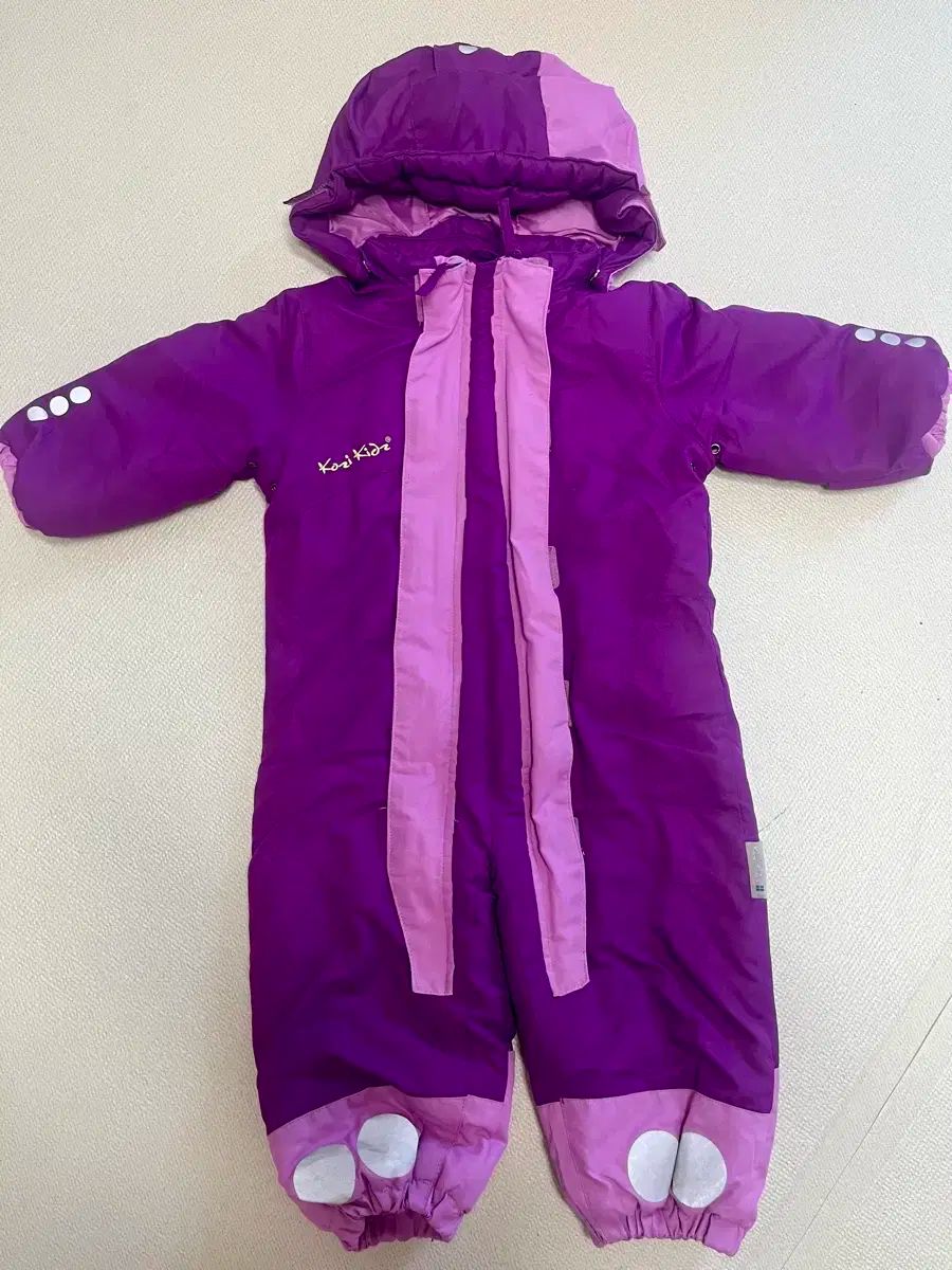 スウェーデン人 こうじきず 女児 宇宙服 スーツ