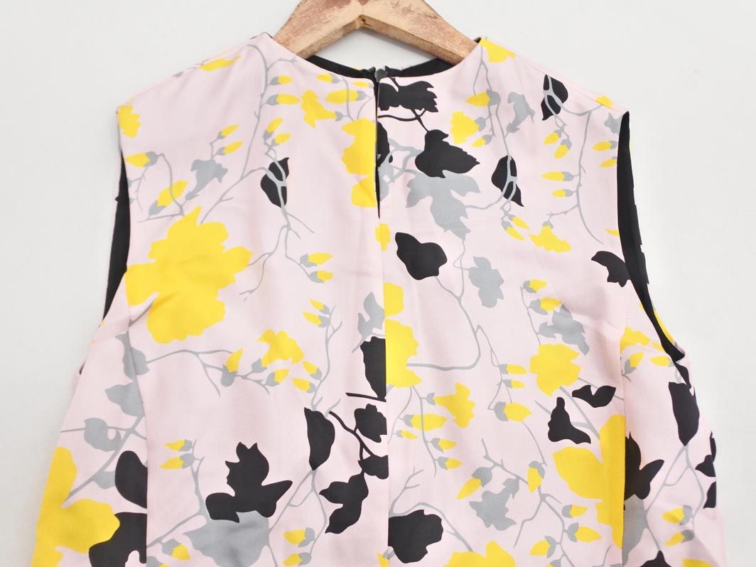 Salvatore Ferragamo　ノースリーブ　ワンピース　シルク100% Salvatore Ferragamo サルヴァトーレフェラガモ シルク100% 花柄