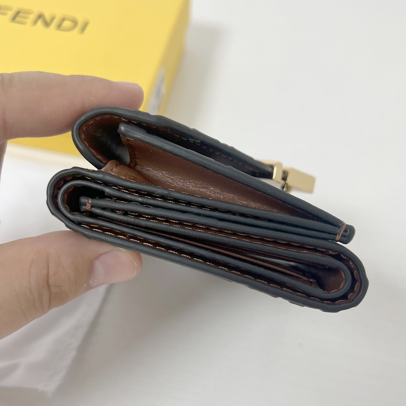 極美品✨フェンディ Fendi 財布 三つ折り ミディアム FF