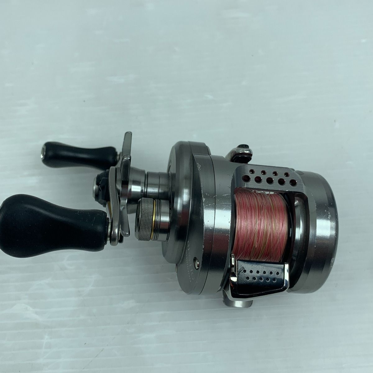 ττSHIMANO シマノ ベイトリール キズ有 17カルカッタコンクエストBFS  