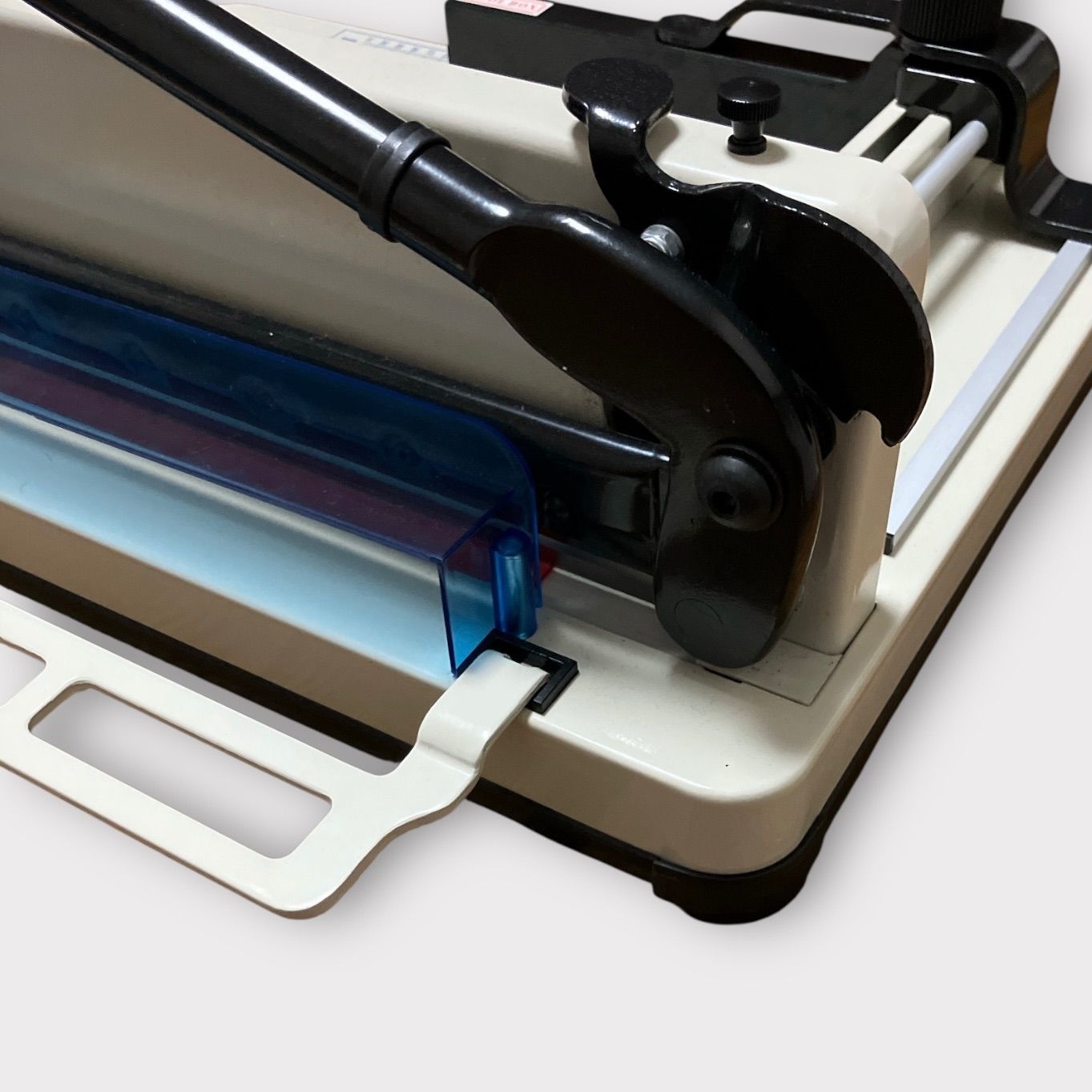 ペーパーカッター 業務用裁断機